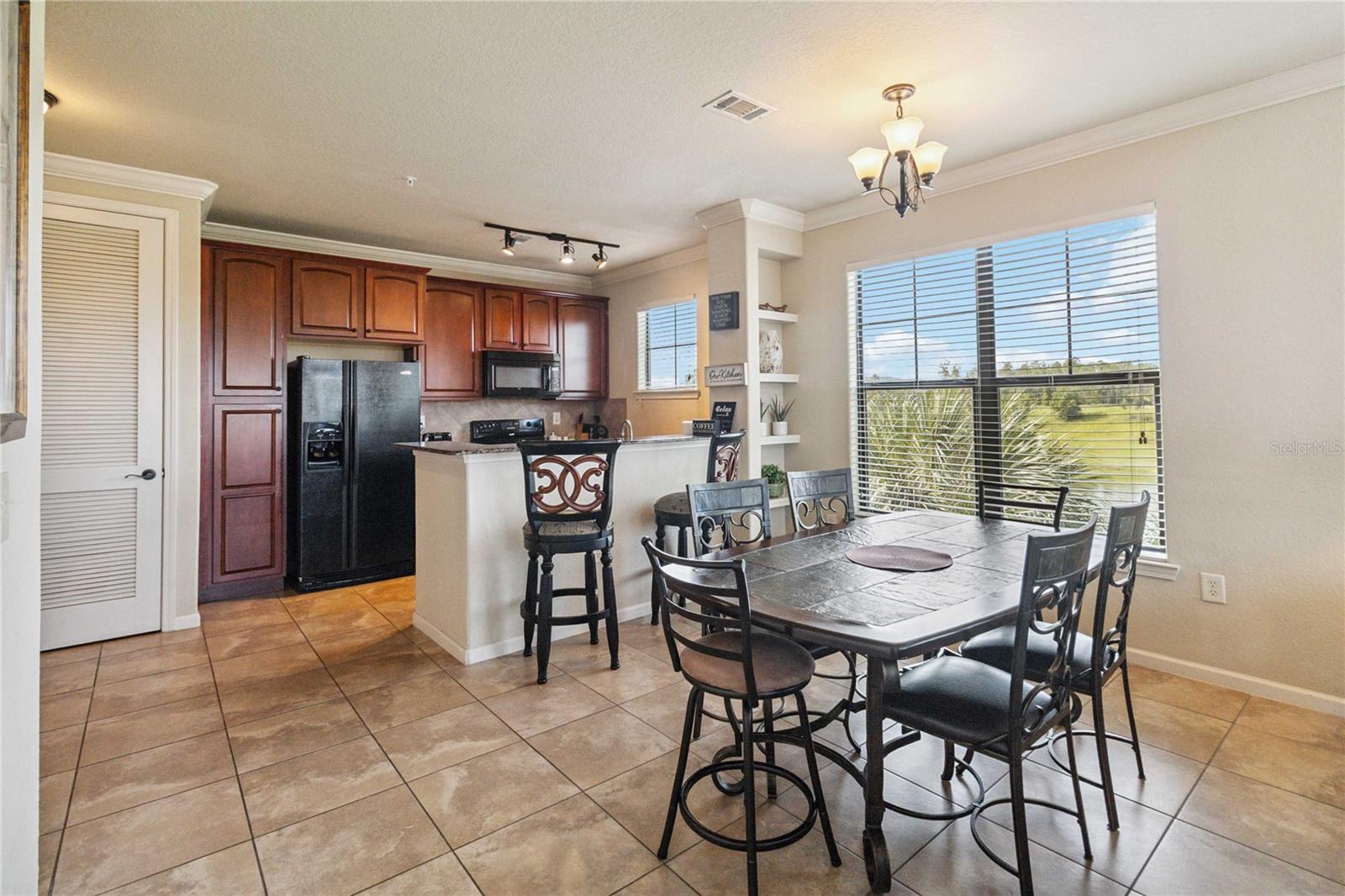 Image 10 of 31 For 907 Charo Parkway 934