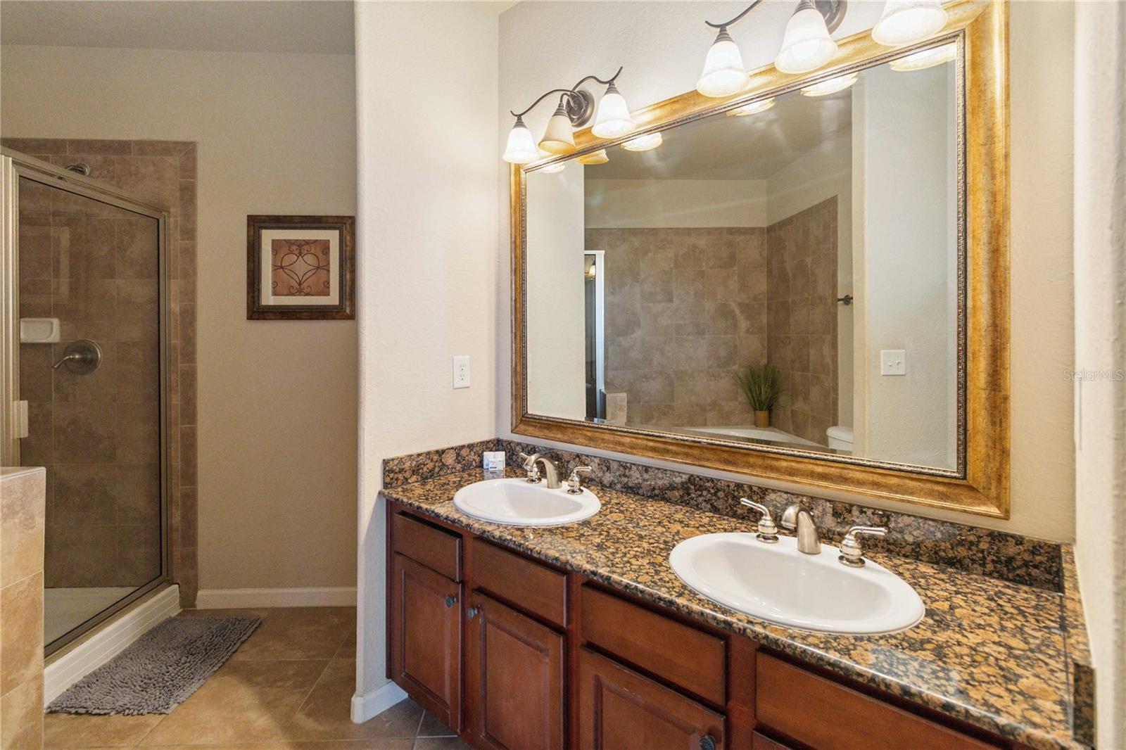 Image 17 of 31 For 907 Charo Parkway 934