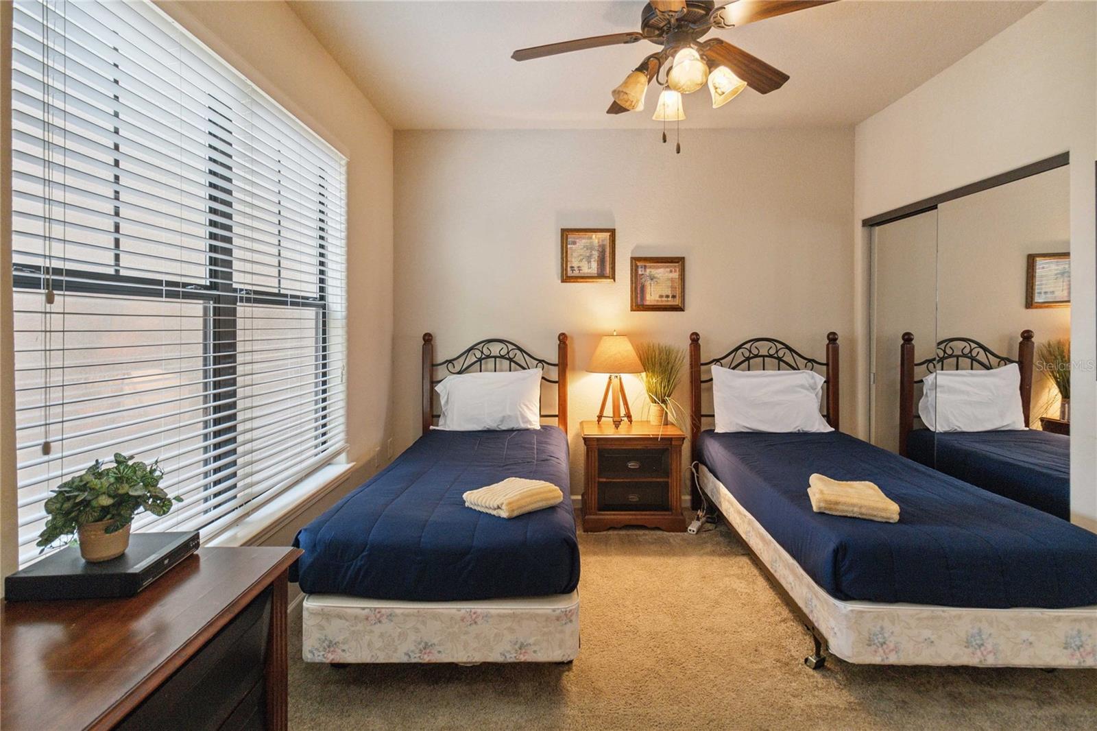 Image 19 of 31 For 907 Charo Parkway 934