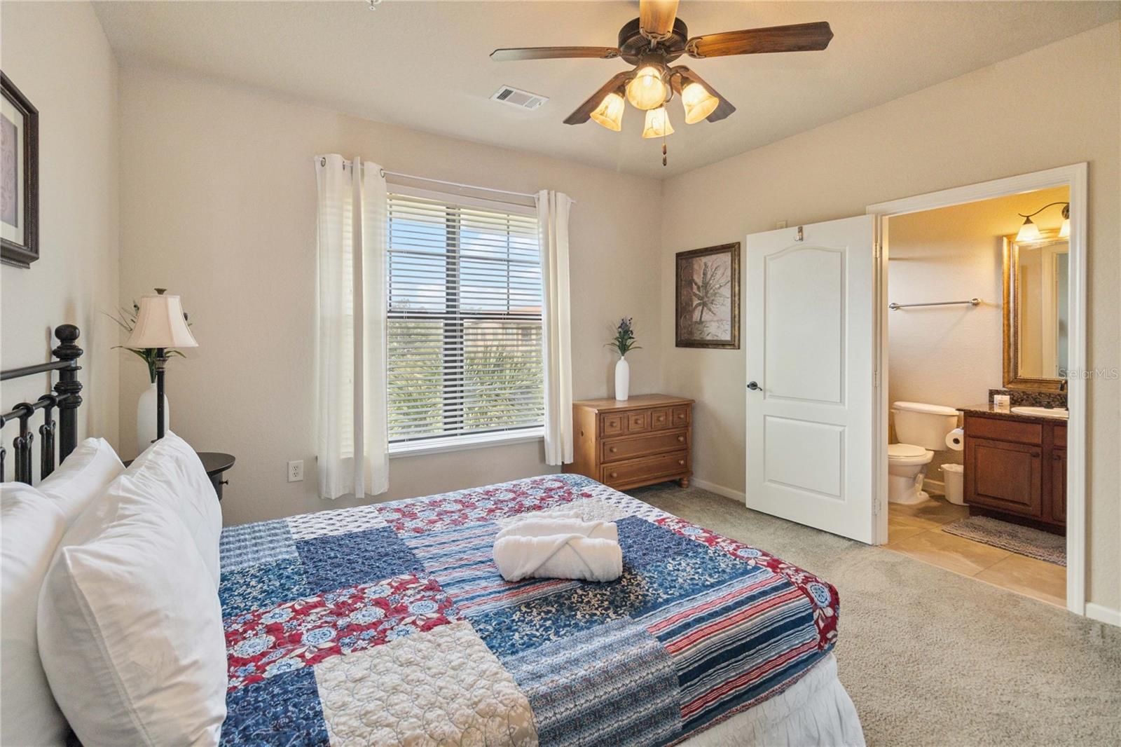 Image 23 of 31 For 907 Charo Parkway 934