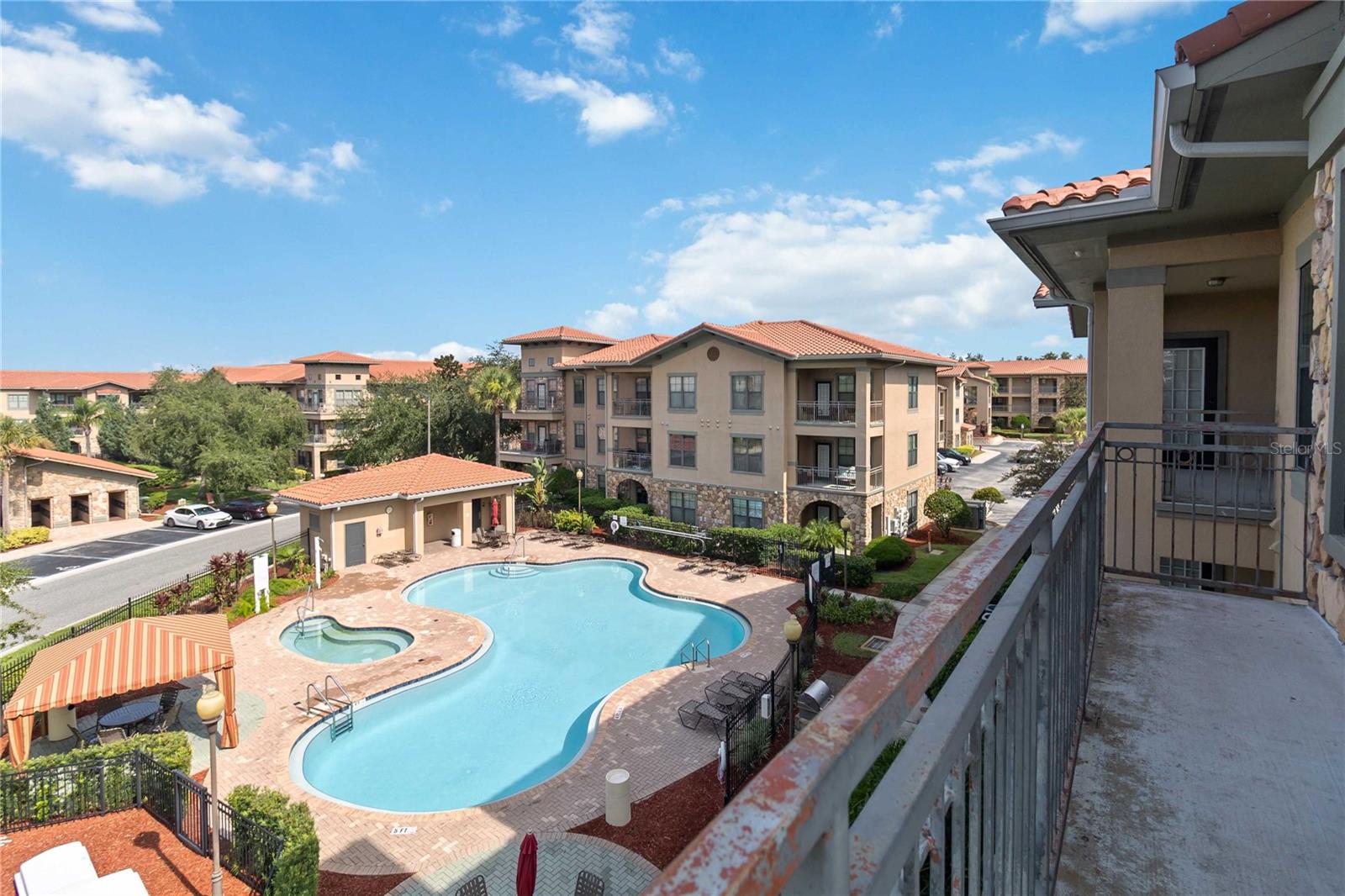 Image 26 of 31 For 907 Charo Parkway 934