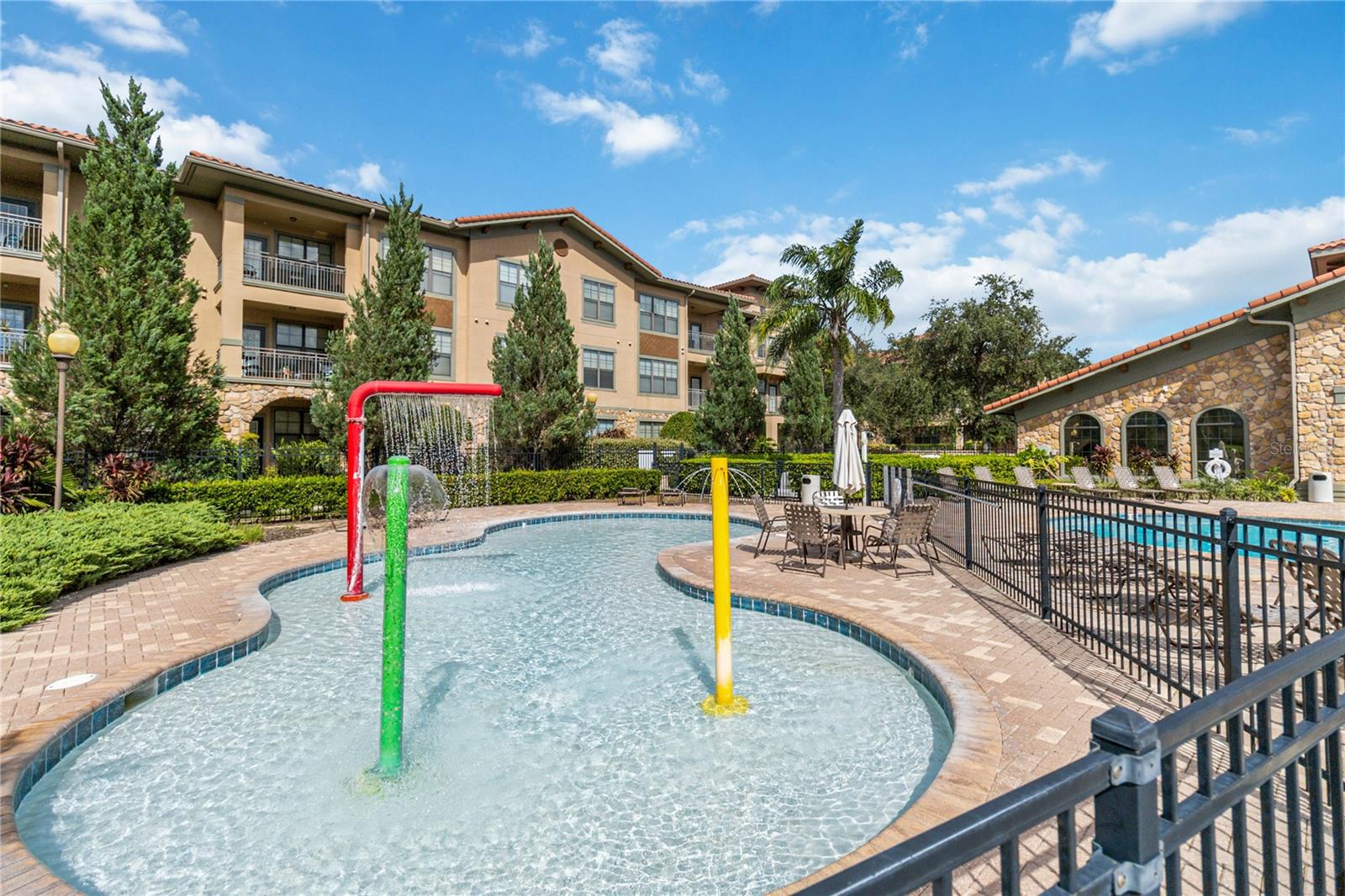 Image 29 of 31 For 907 Charo Parkway 934