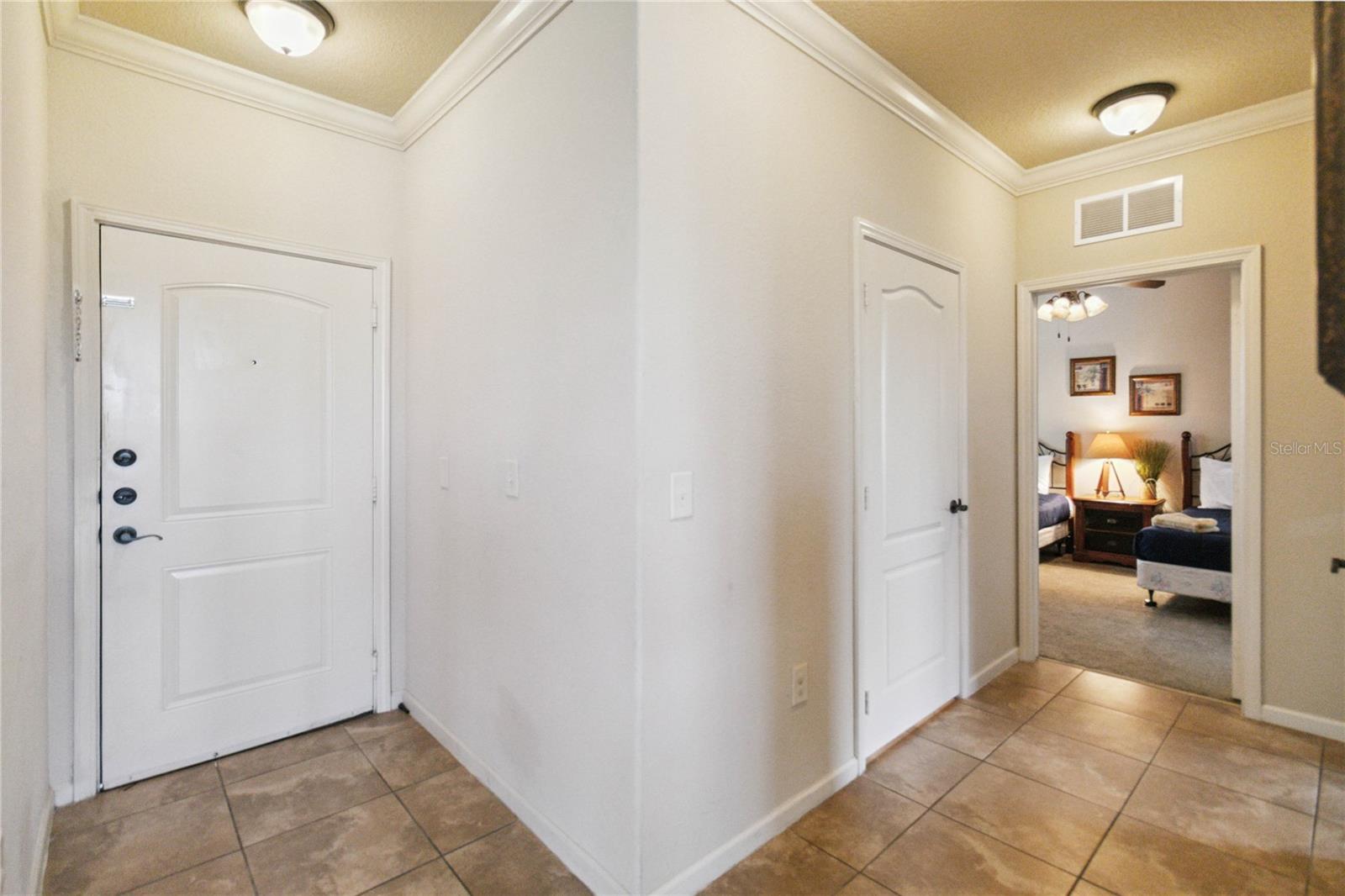 Image 6 of 31 For 907 Charo Parkway 934