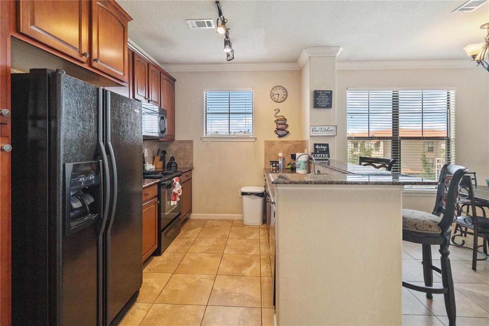 Image 8 of 31 For 907 Charo Parkway 934