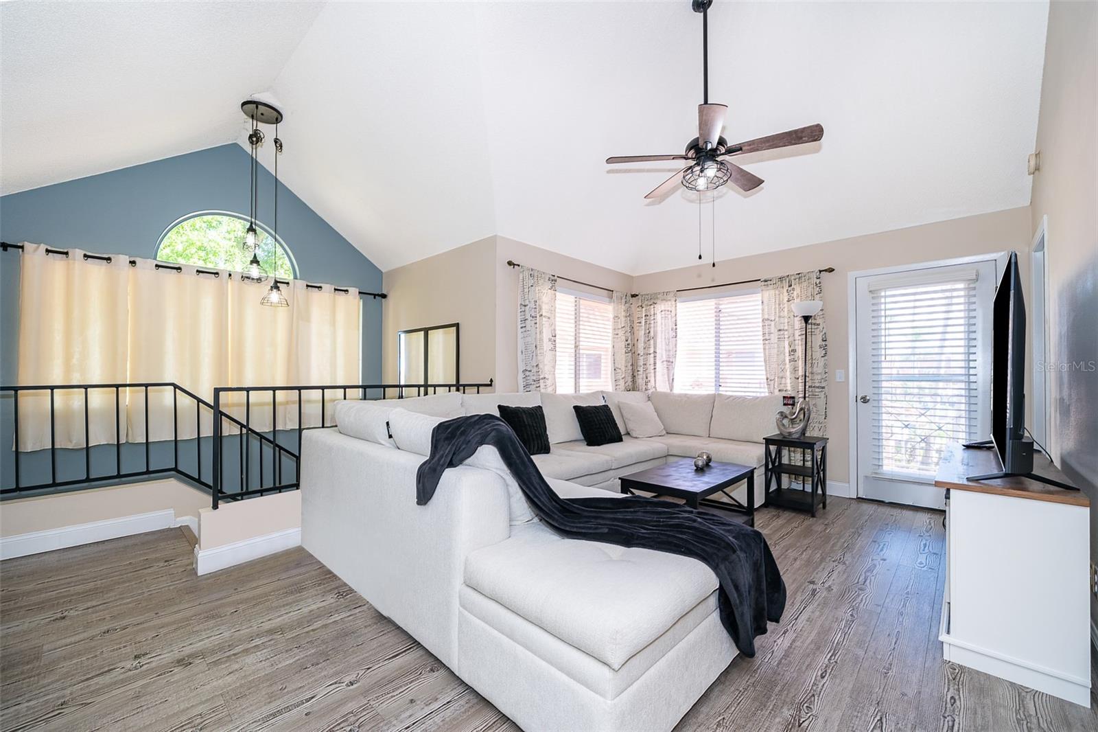 Image 17 of 27 For 8507 Waterview Way