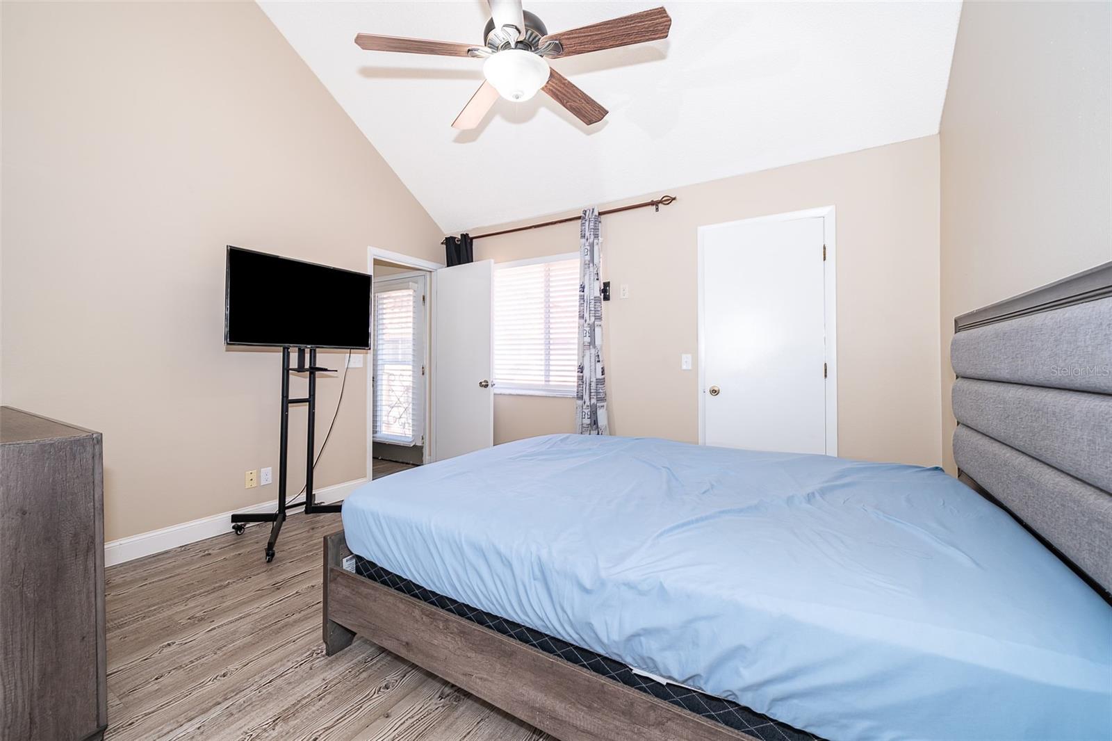 Image 20 of 27 For 8507 Waterview Way