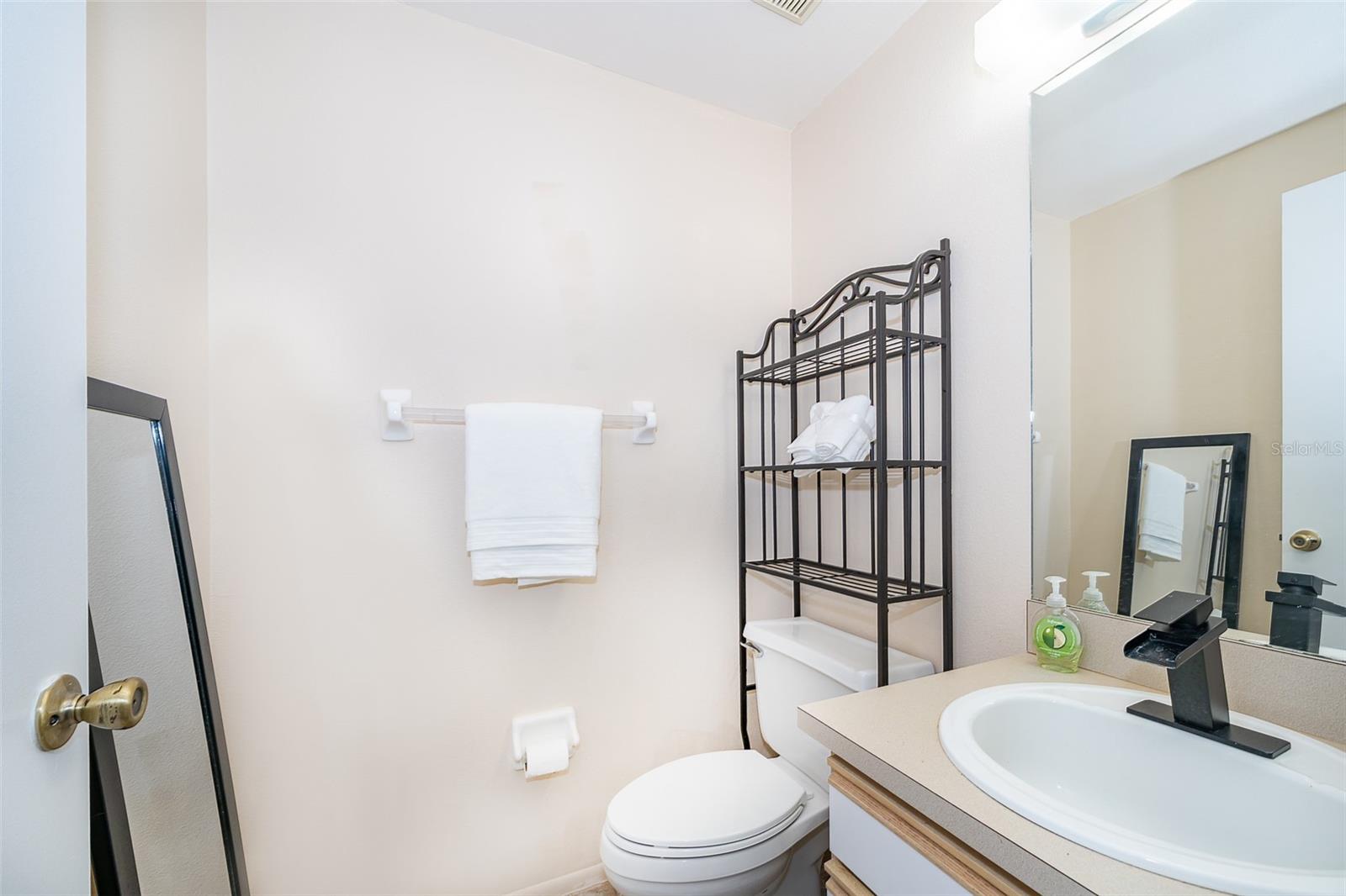 Image 24 of 27 For 8507 Waterview Way