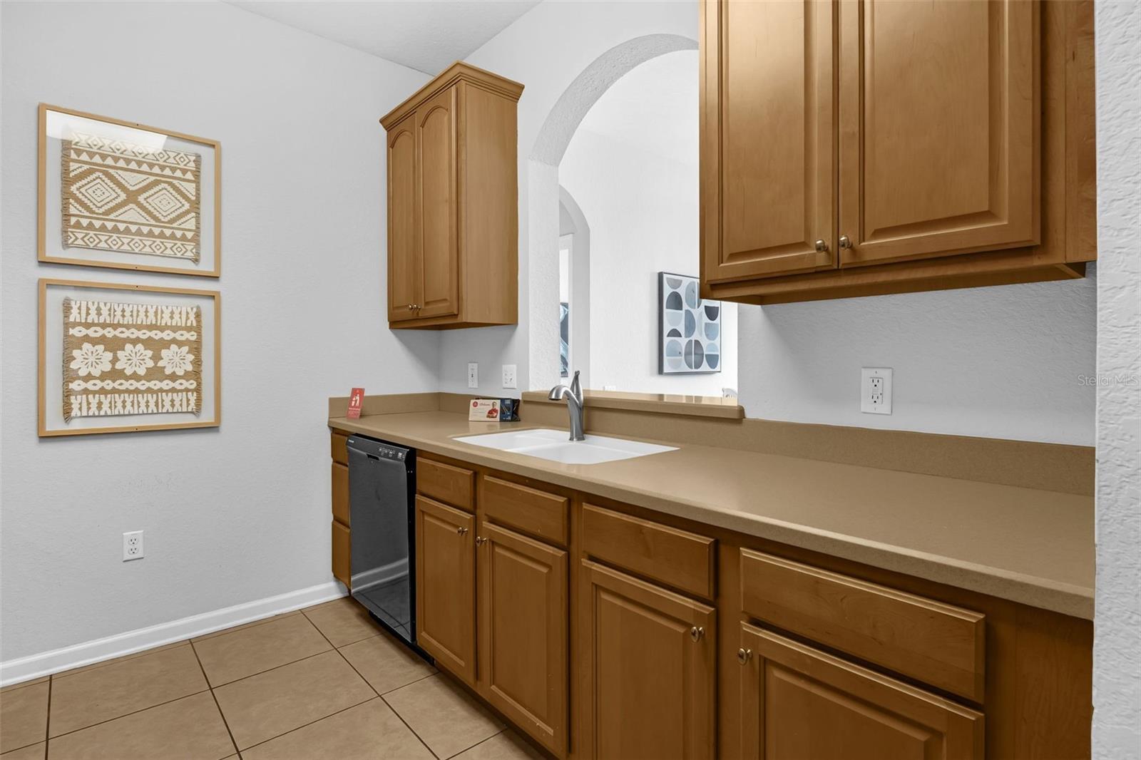 Image 11 of 81 For 5000 Cayview Avenue 30408