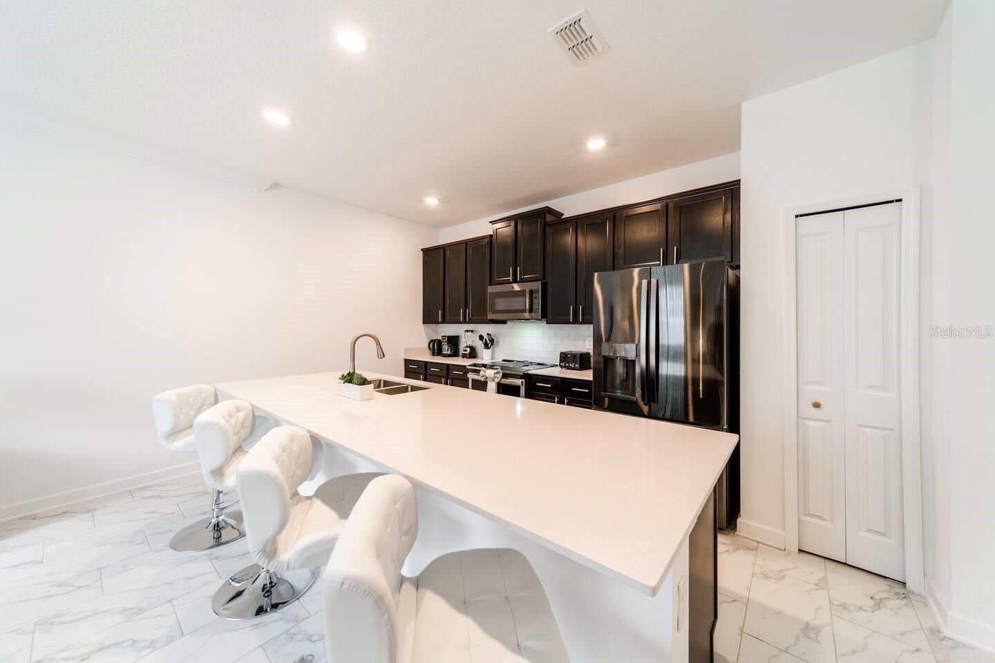 Image 16 of 33 For 1002 Splash Shot Place