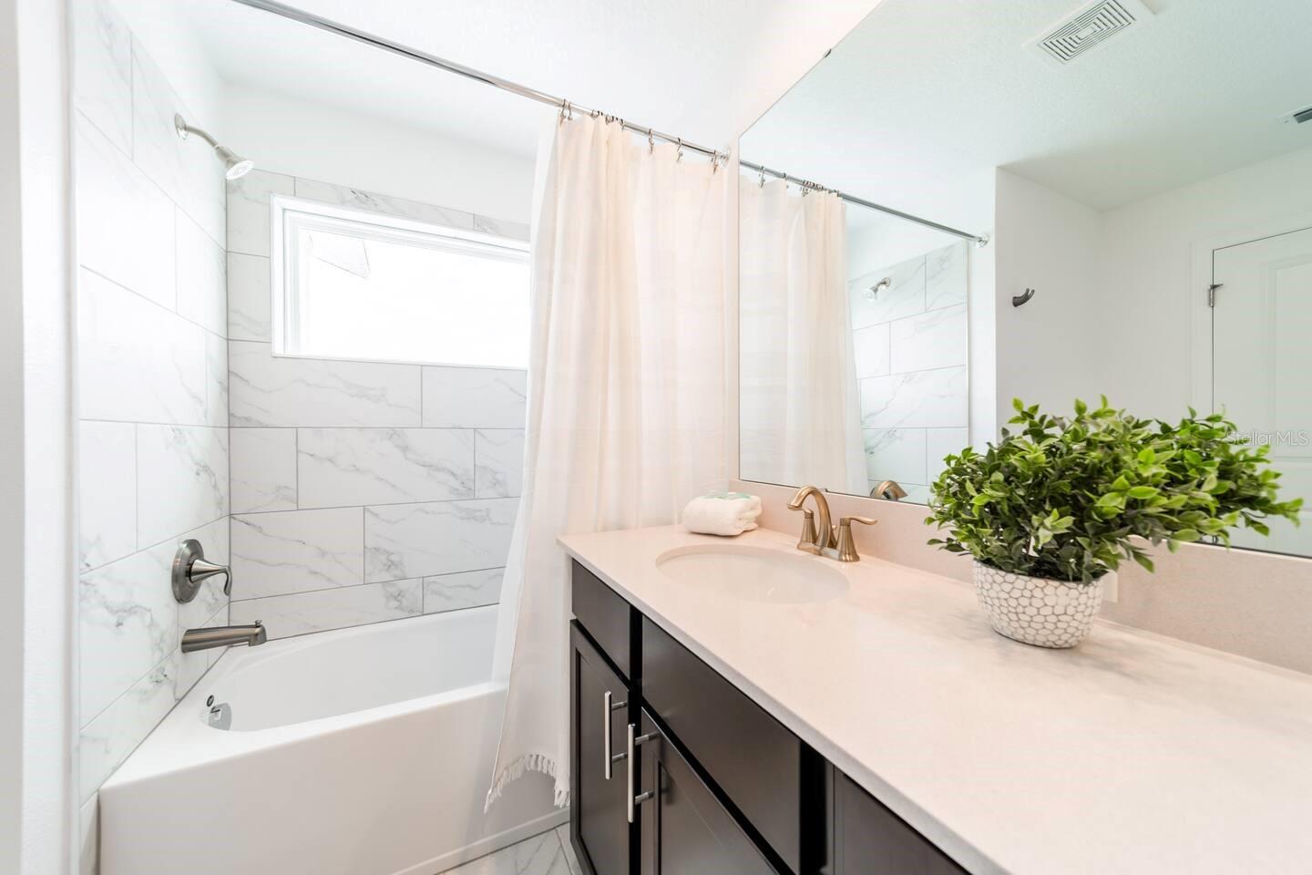 Image 2 of 33 For 1002 Splash Shot Place