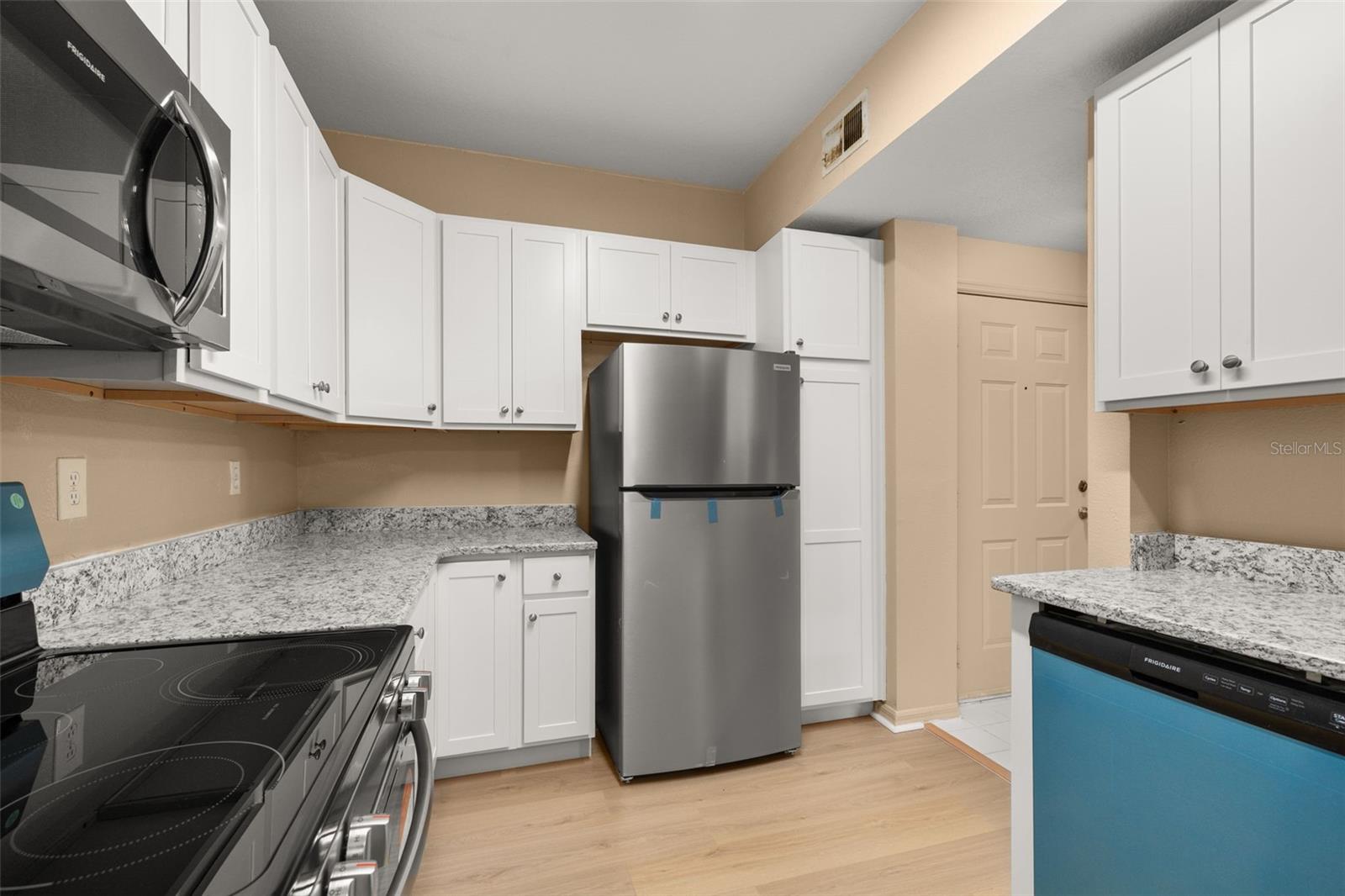 Image 11 of 53 For 5512 Metrowest Boulevard 201