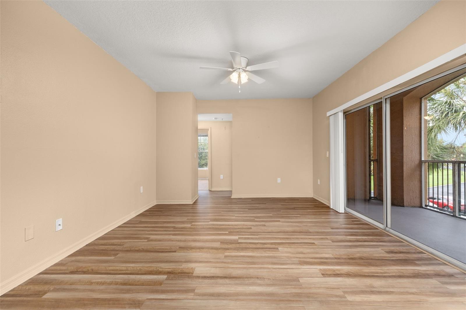 Image 14 of 53 For 5512 Metrowest Boulevard 201