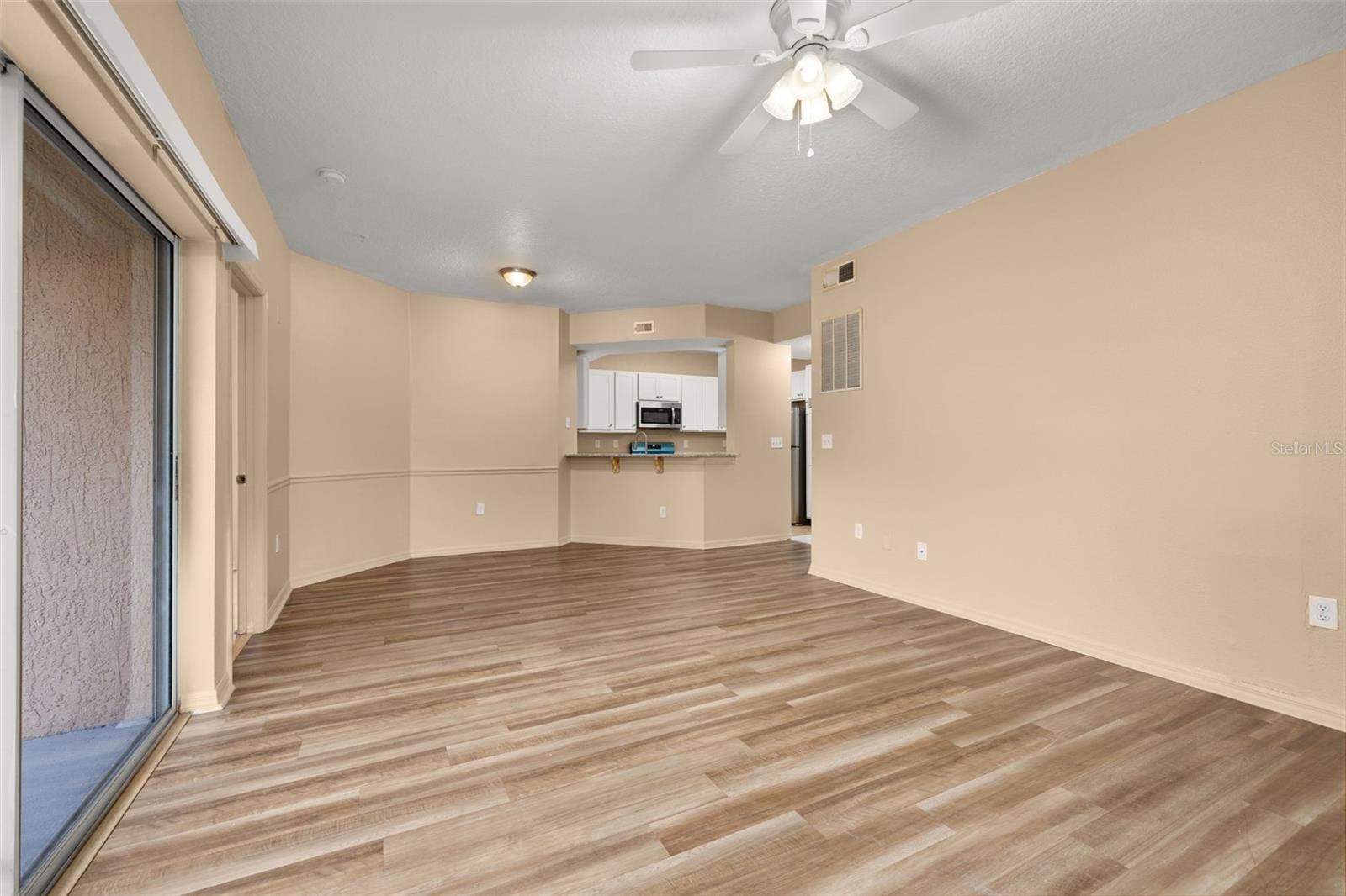 Image 15 of 53 For 5512 Metrowest Boulevard 201