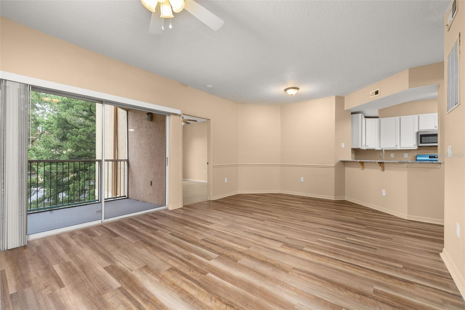 Image 16 of 53 For 5512 Metrowest Boulevard 201