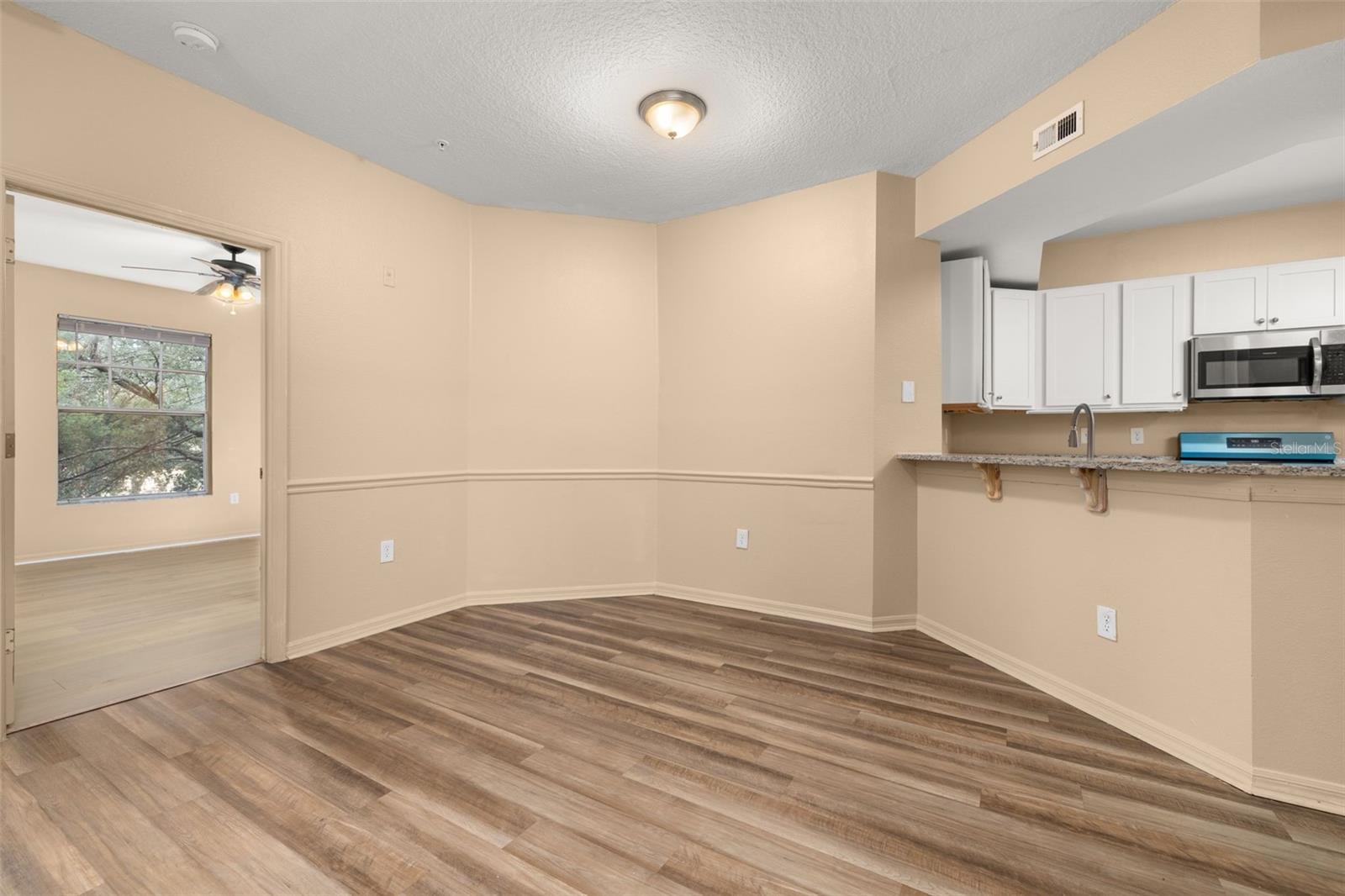 Image 17 of 53 For 5512 Metrowest Boulevard 201