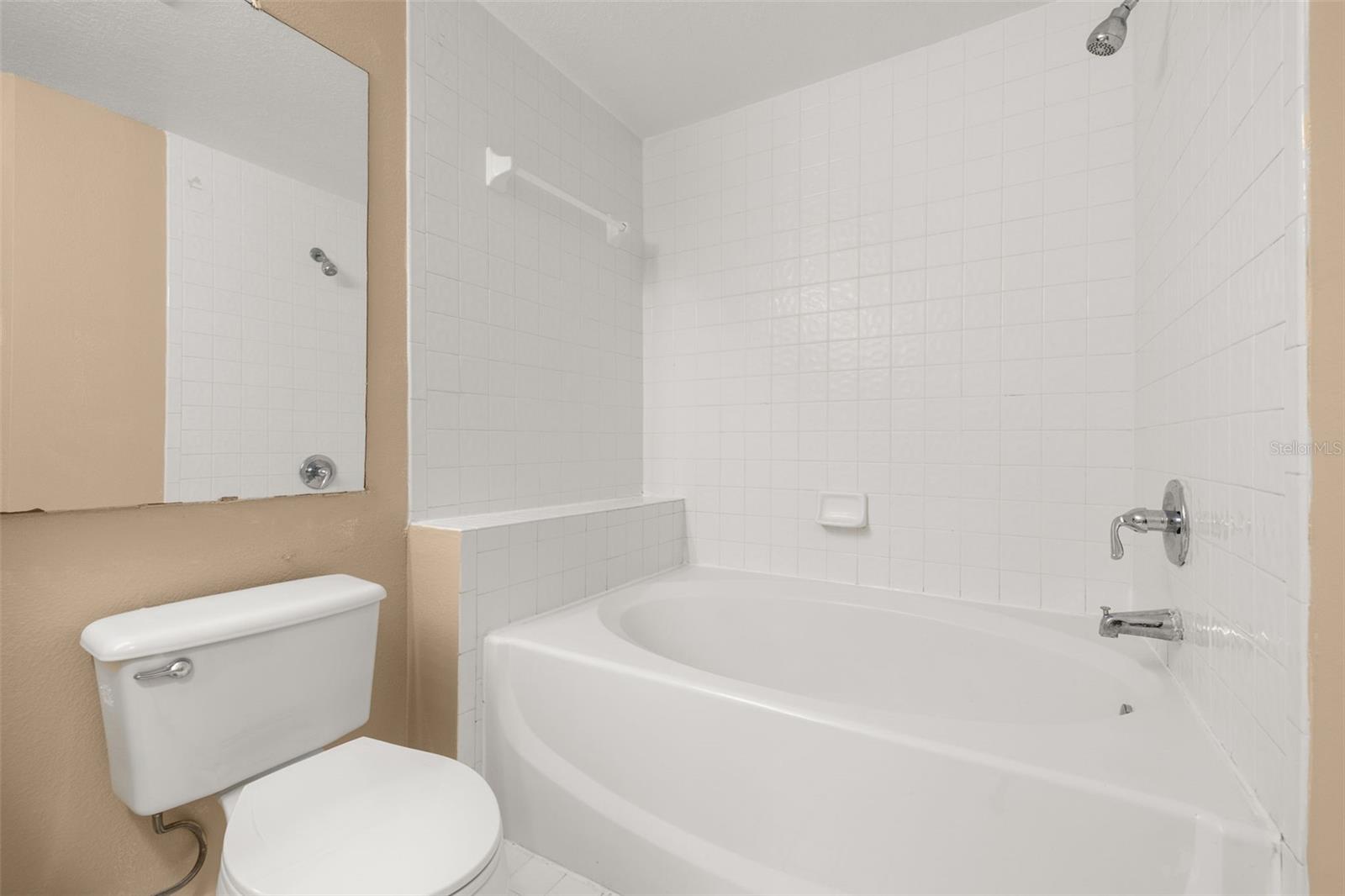 Image 22 of 53 For 5512 Metrowest Boulevard 201