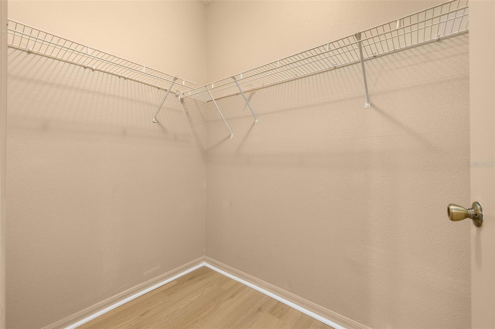 Image 23 of 53 For 5512 Metrowest Boulevard 201