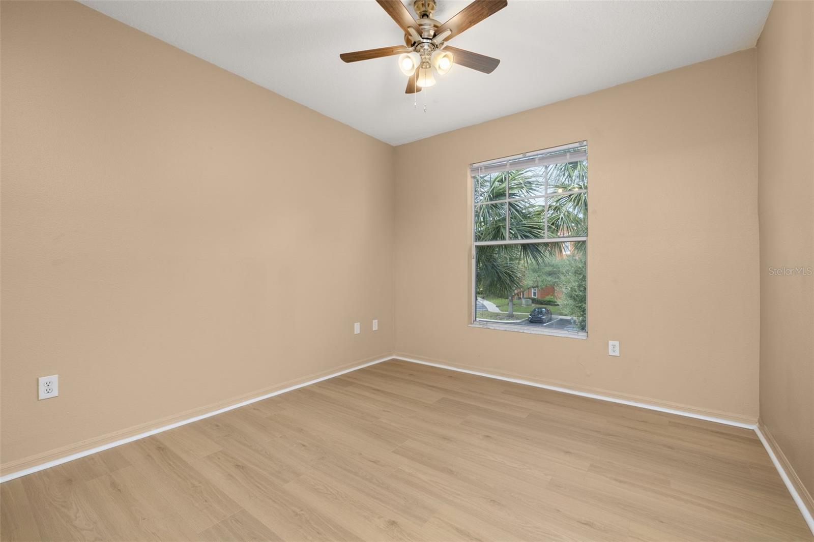 Image 24 of 53 For 5512 Metrowest Boulevard 201