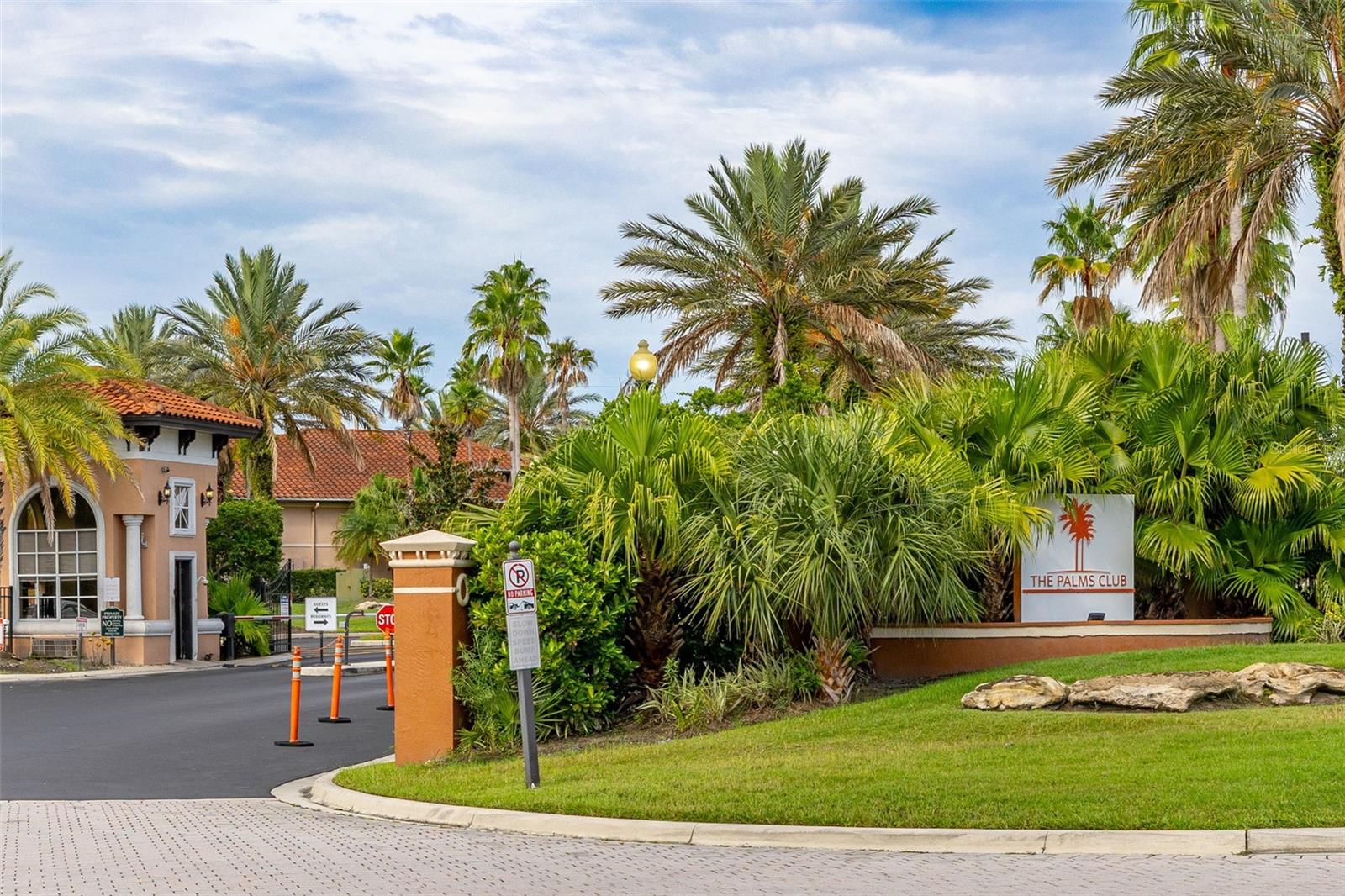 Image 41 of 53 For 5512 Metrowest Boulevard 201