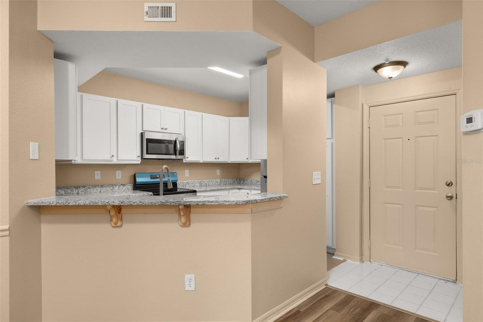 Image 6 of 53 For 5512 Metrowest Boulevard 201