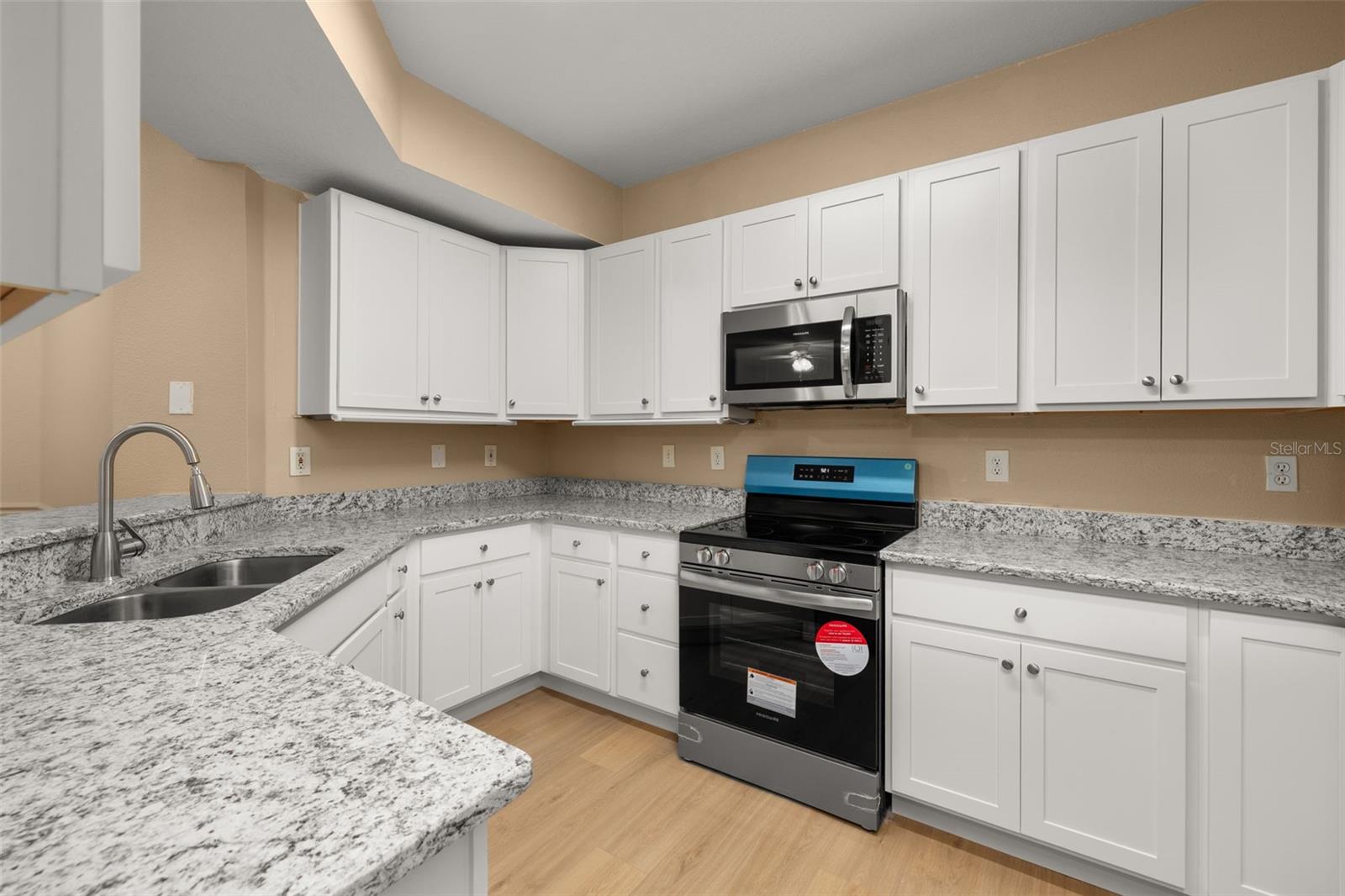 Image 9 of 53 For 5512 Metrowest Boulevard 201
