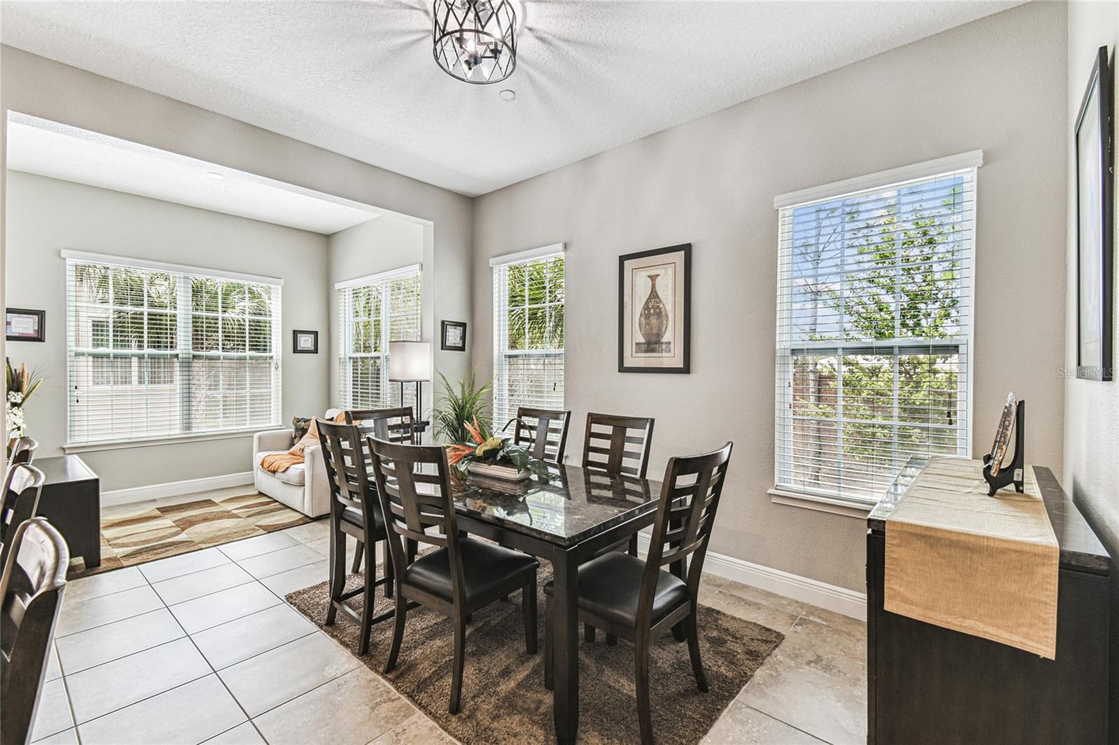 Image 12 of 62 For 928 Lobelia Dr