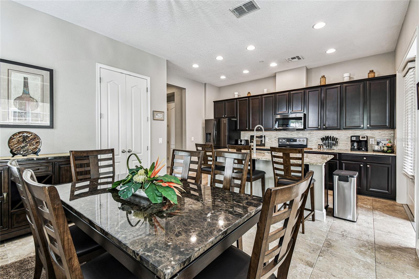Image 13 of 62 For 928 Lobelia Dr