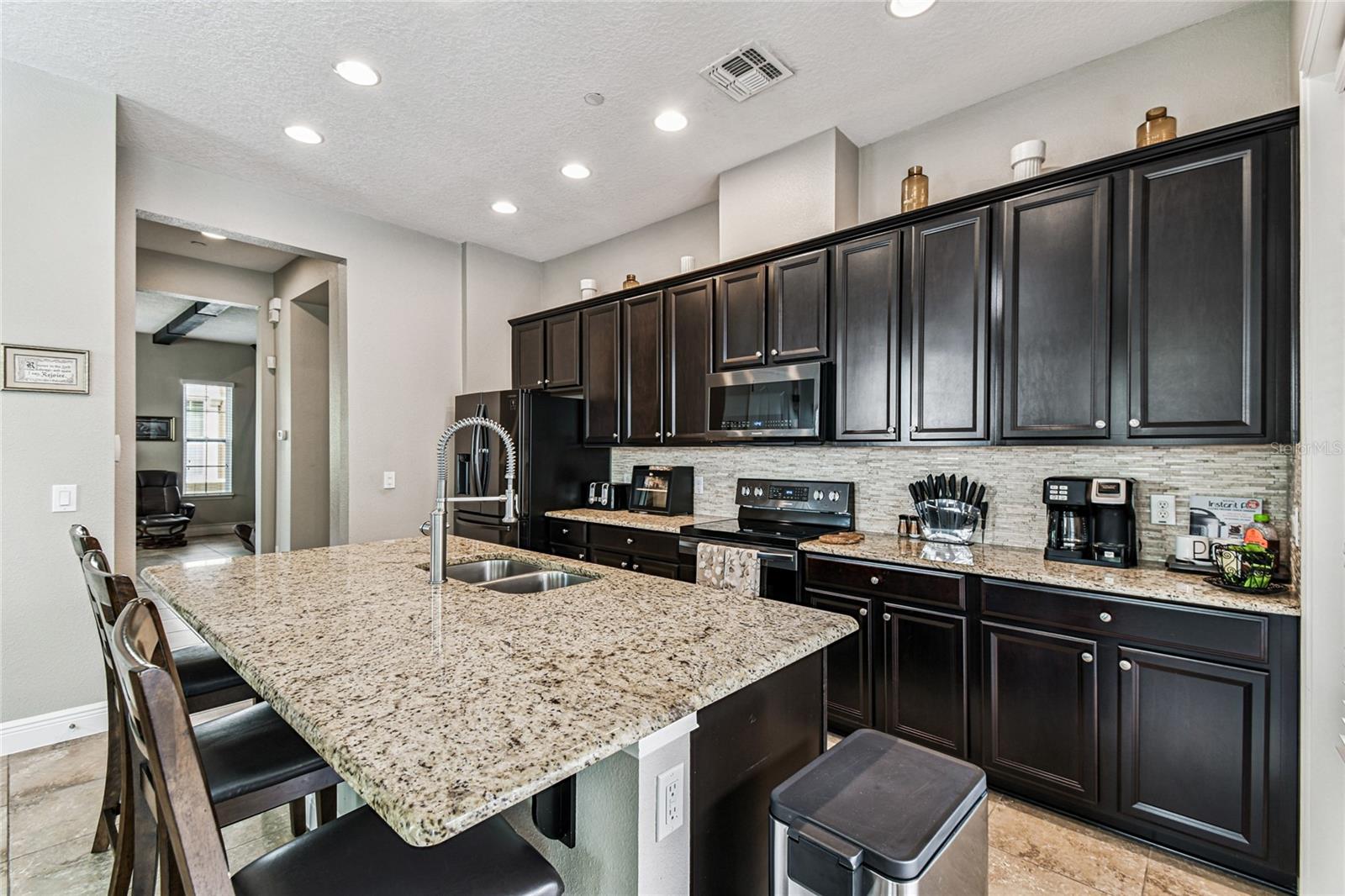 Image 14 of 62 For 928 Lobelia Dr