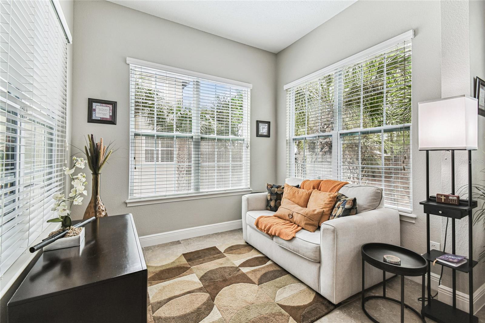 Image 19 of 62 For 928 Lobelia Dr