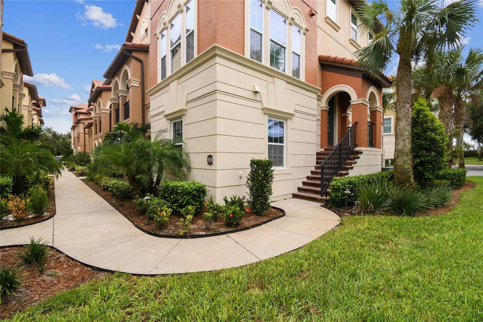 Image 2 of 62 For 928 Lobelia Dr