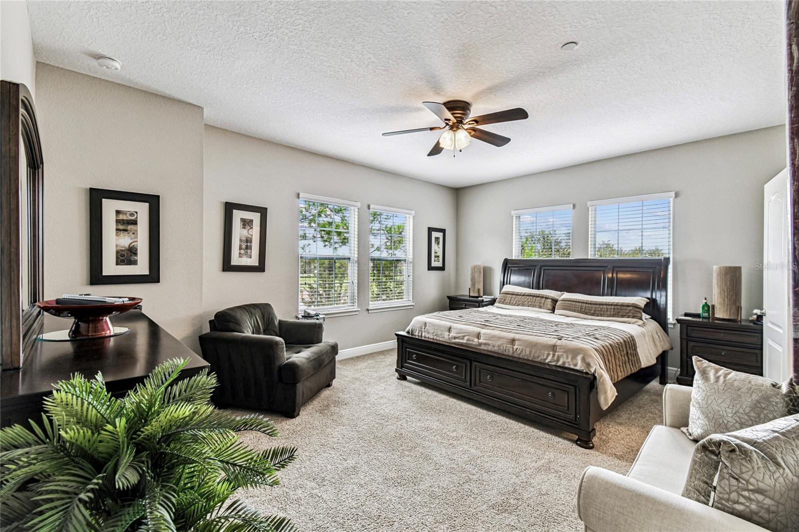 Image 21 of 62 For 928 Lobelia Dr