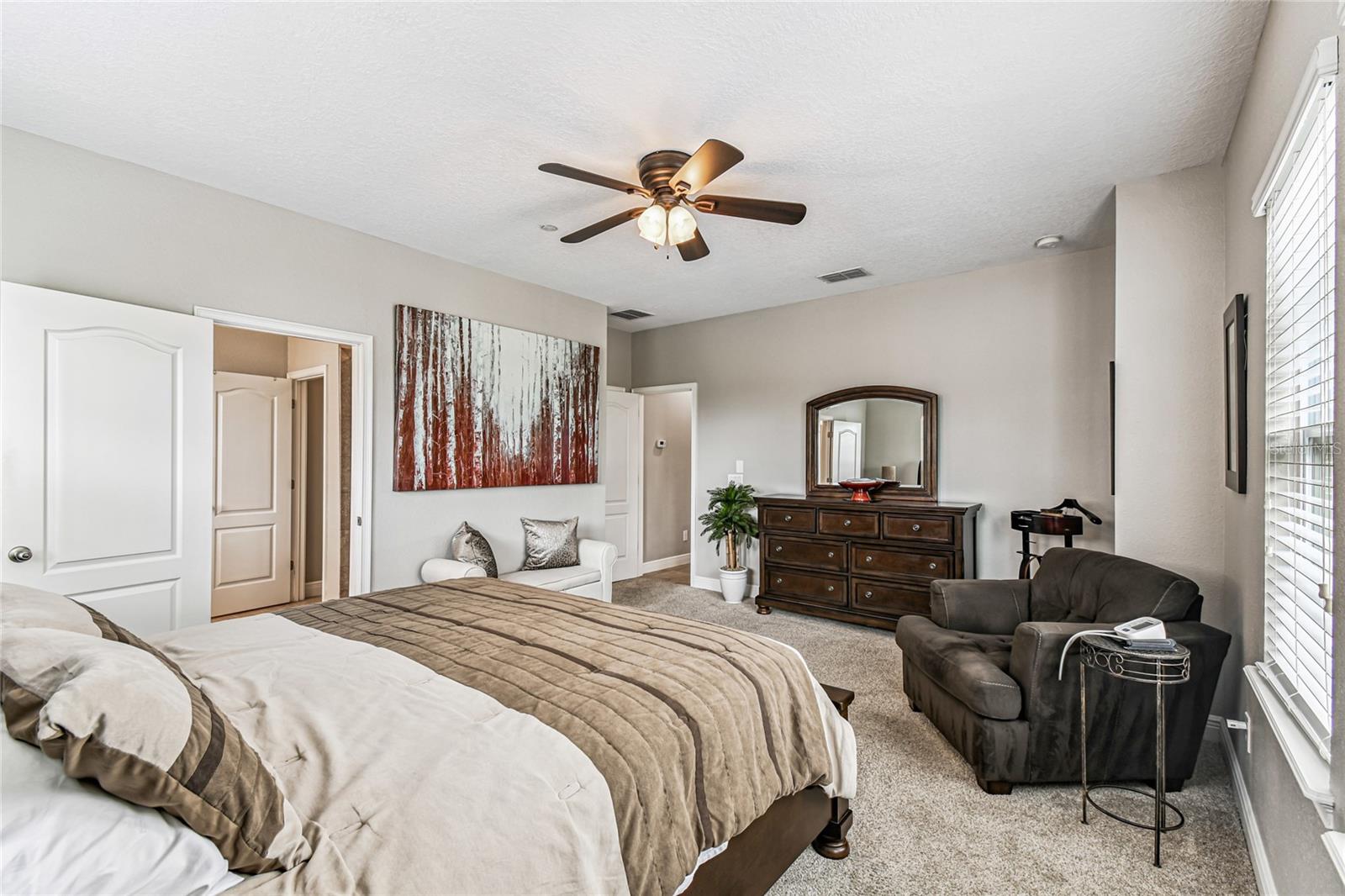 Image 23 of 62 For 928 Lobelia Dr