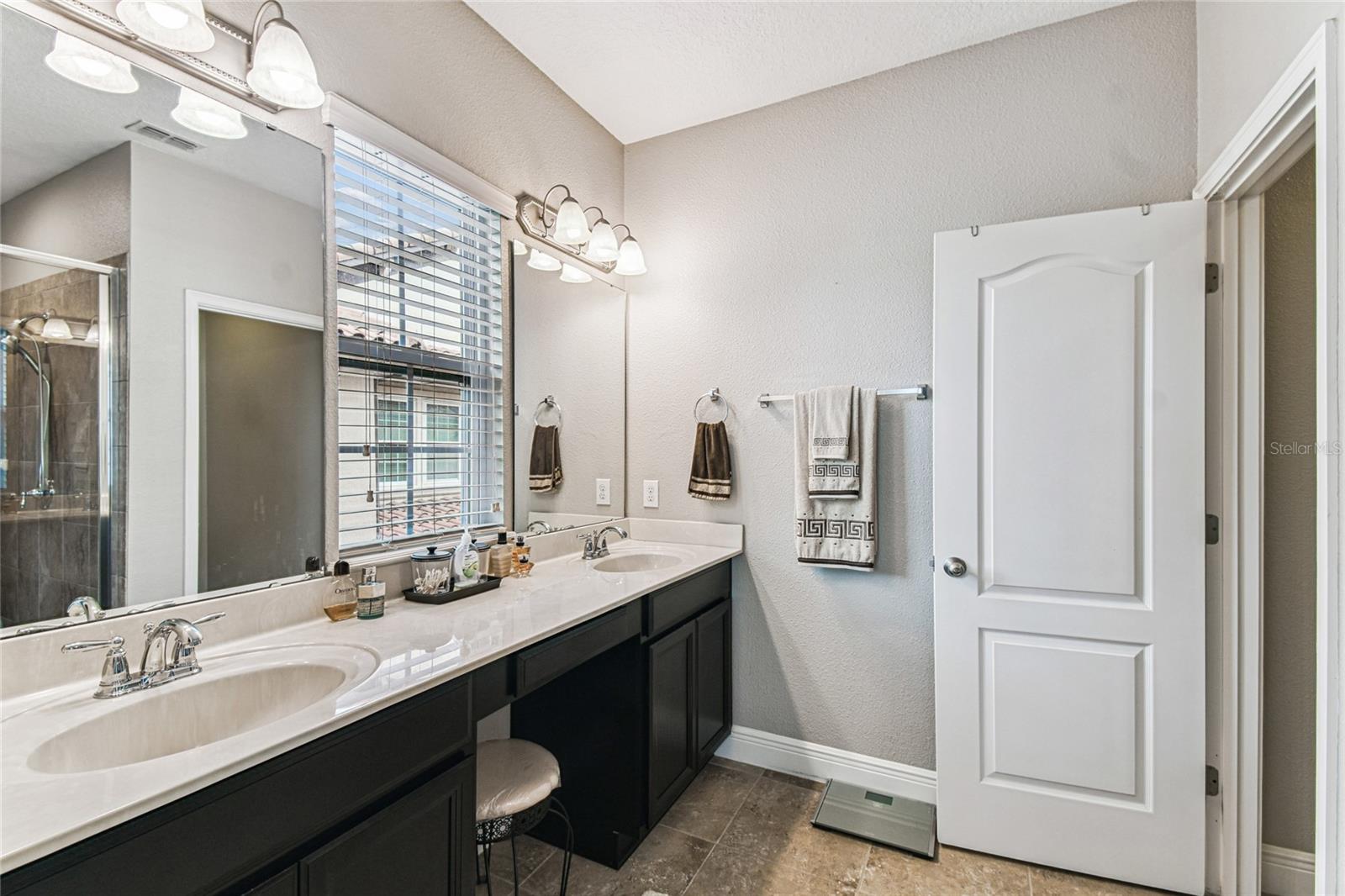 Image 26 of 62 For 928 Lobelia Dr
