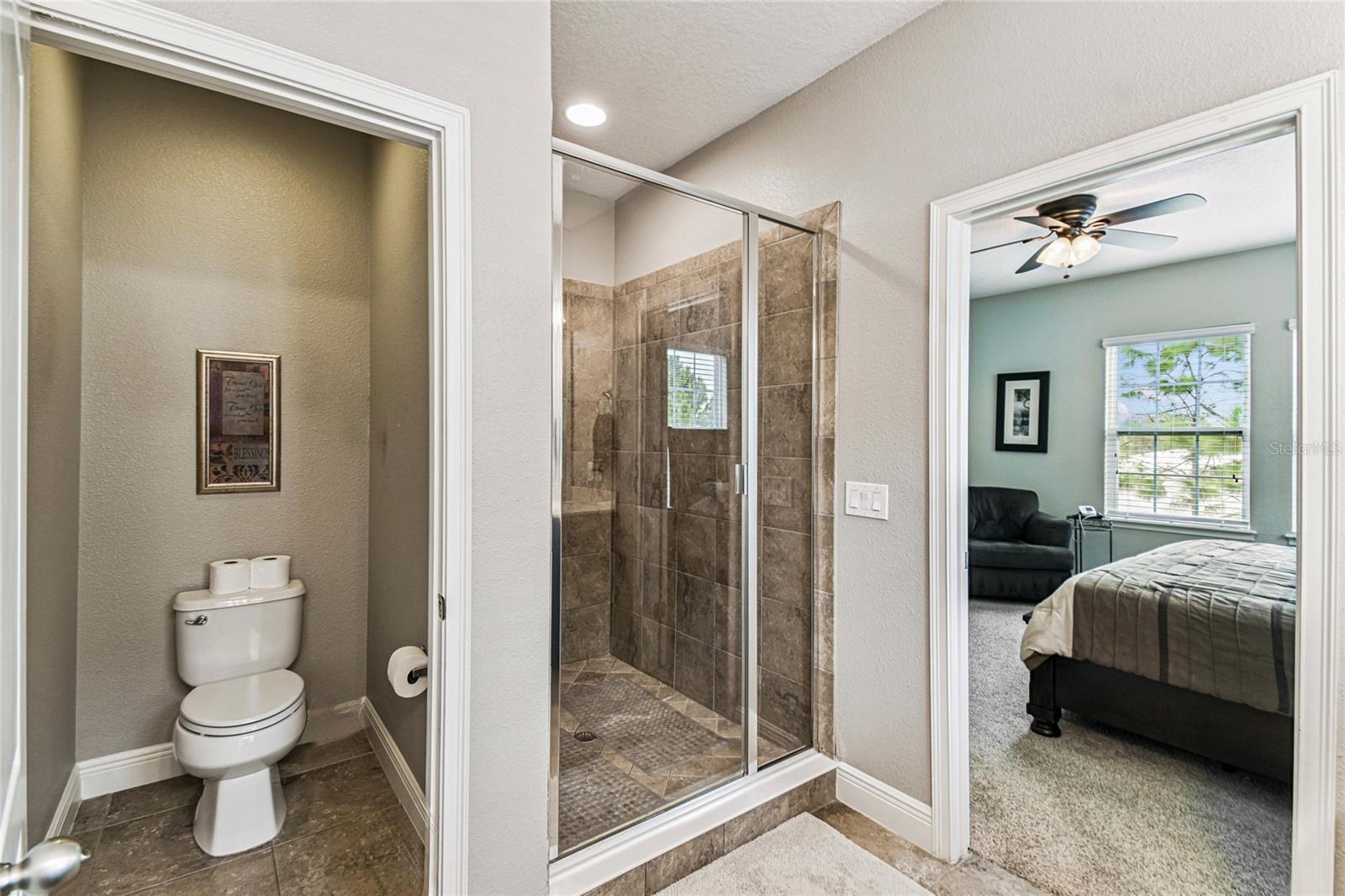 Image 27 of 62 For 928 Lobelia Dr