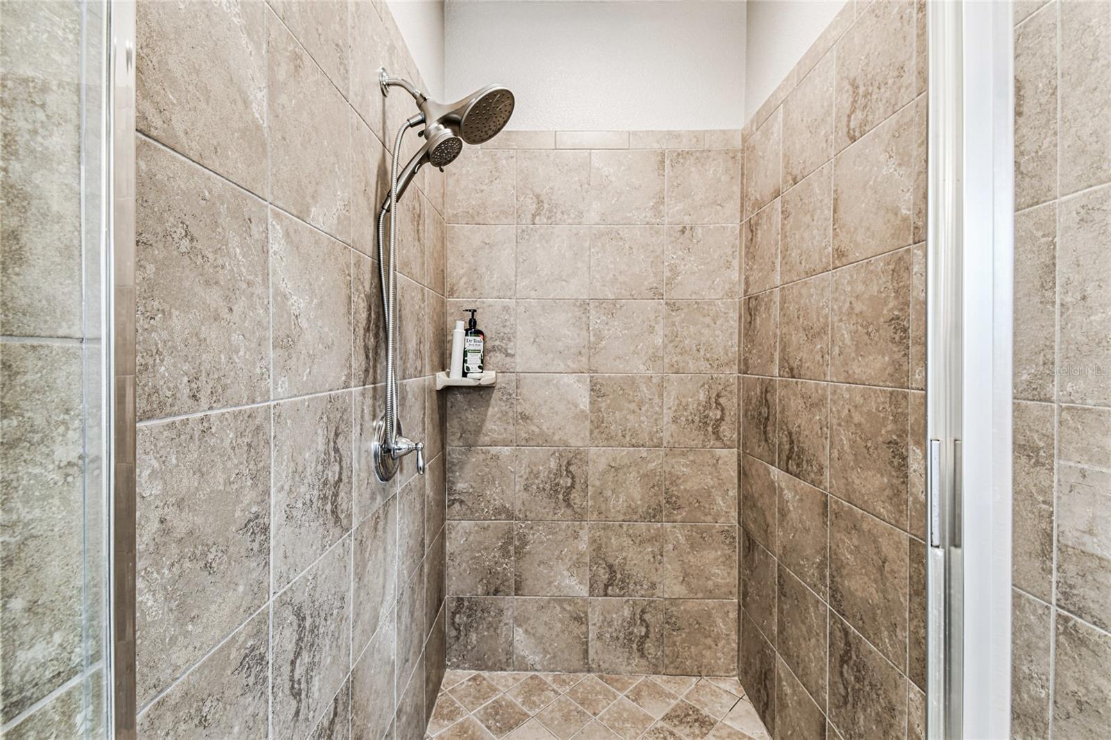 Image 28 of 62 For 928 Lobelia Dr
