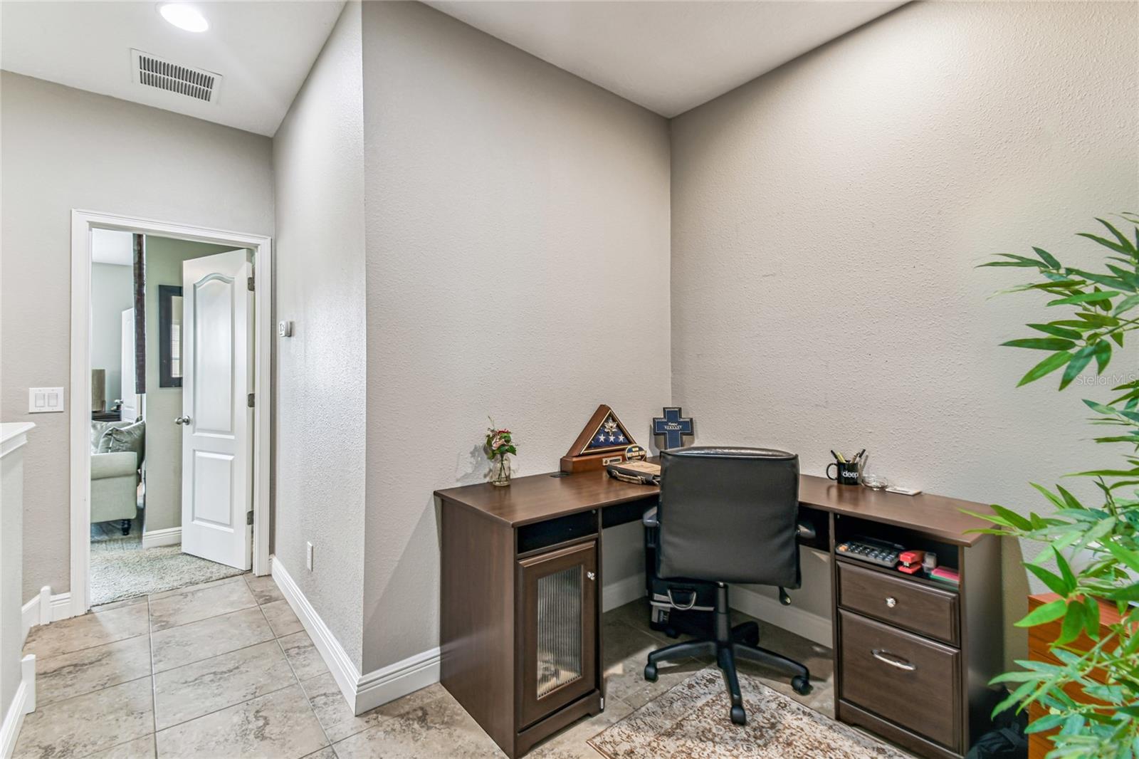 Image 30 of 62 For 928 Lobelia Dr