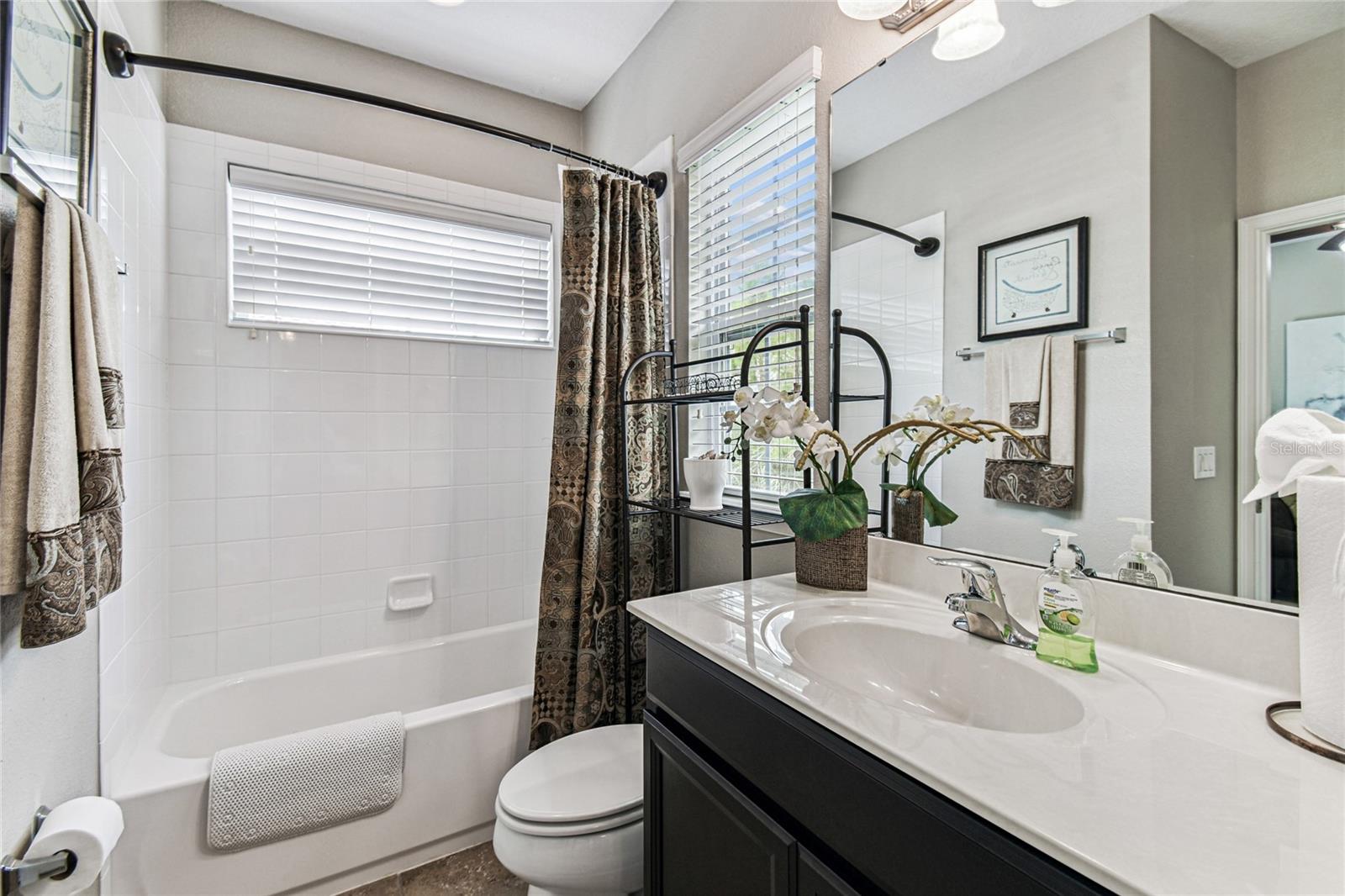 Image 34 of 62 For 928 Lobelia Dr