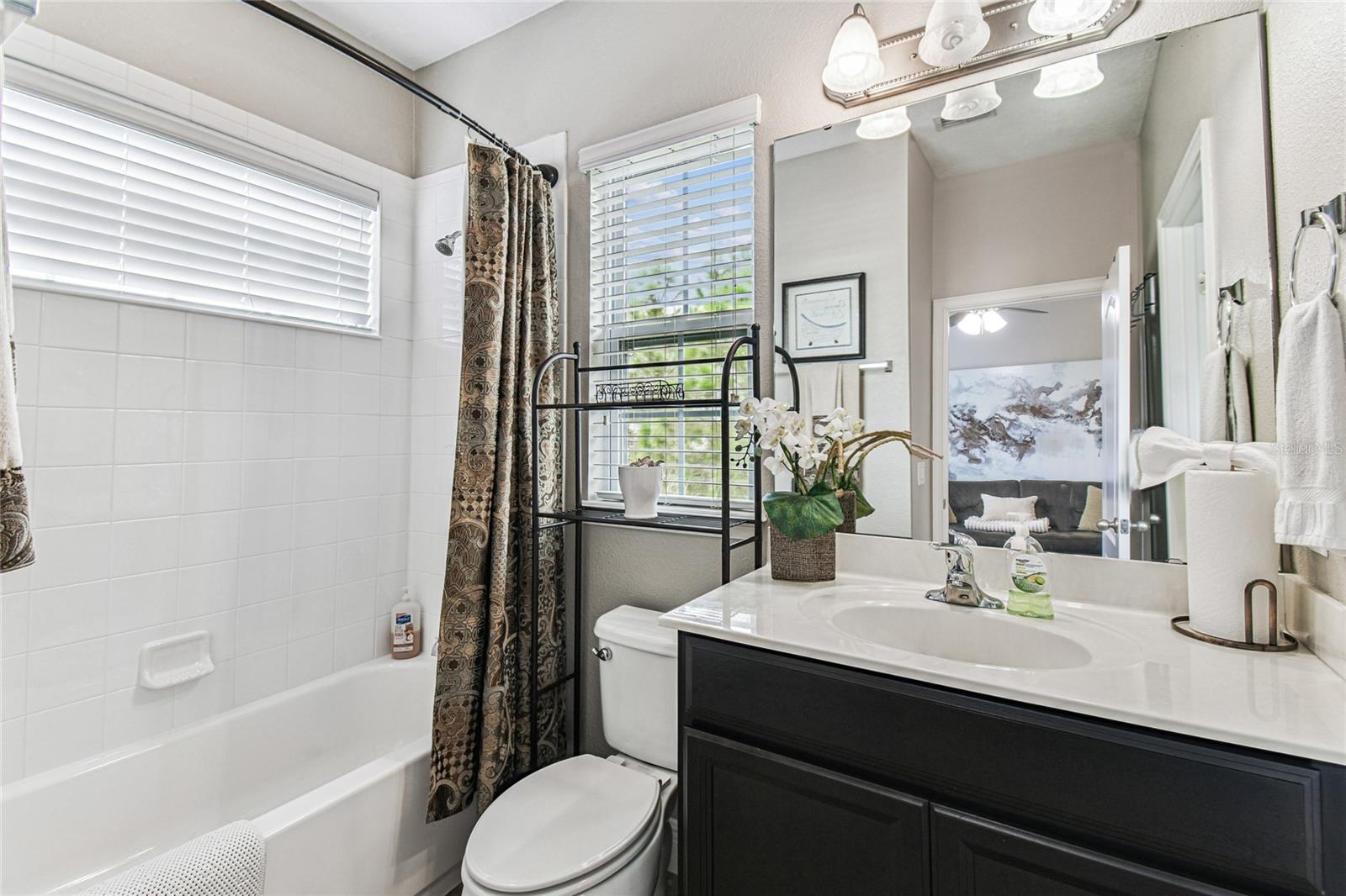 Image 35 of 62 For 928 Lobelia Dr