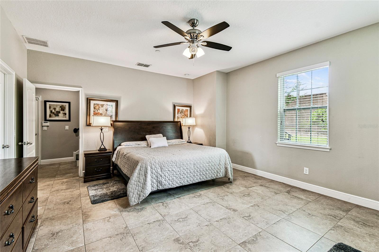 Image 39 of 62 For 928 Lobelia Dr