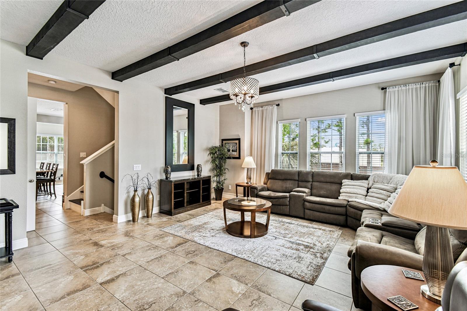 Image 4 of 62 For 928 Lobelia Dr