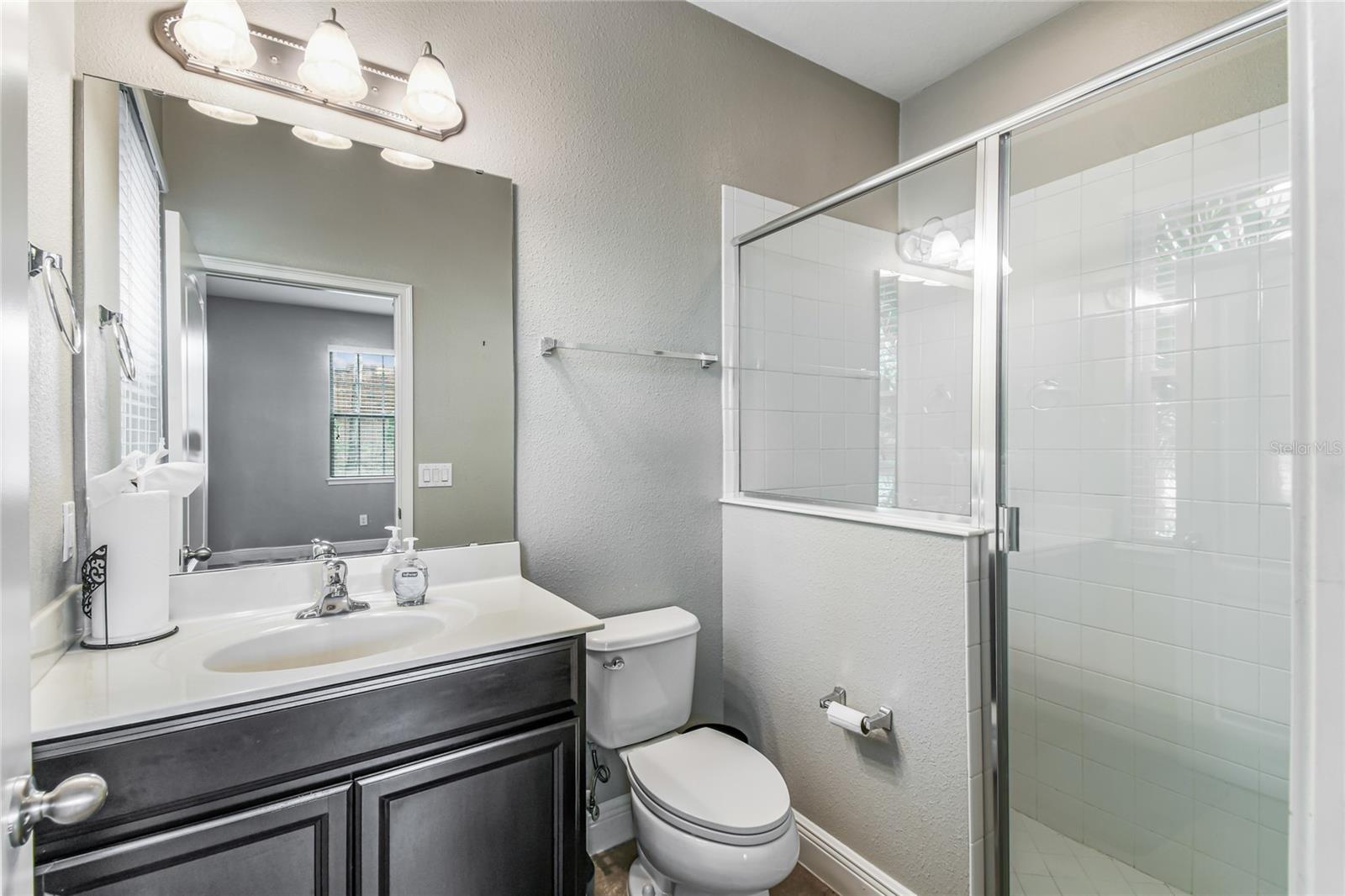 Image 40 of 62 For 928 Lobelia Dr