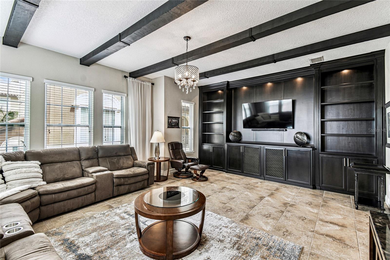 Image 5 of 62 For 928 Lobelia Dr
