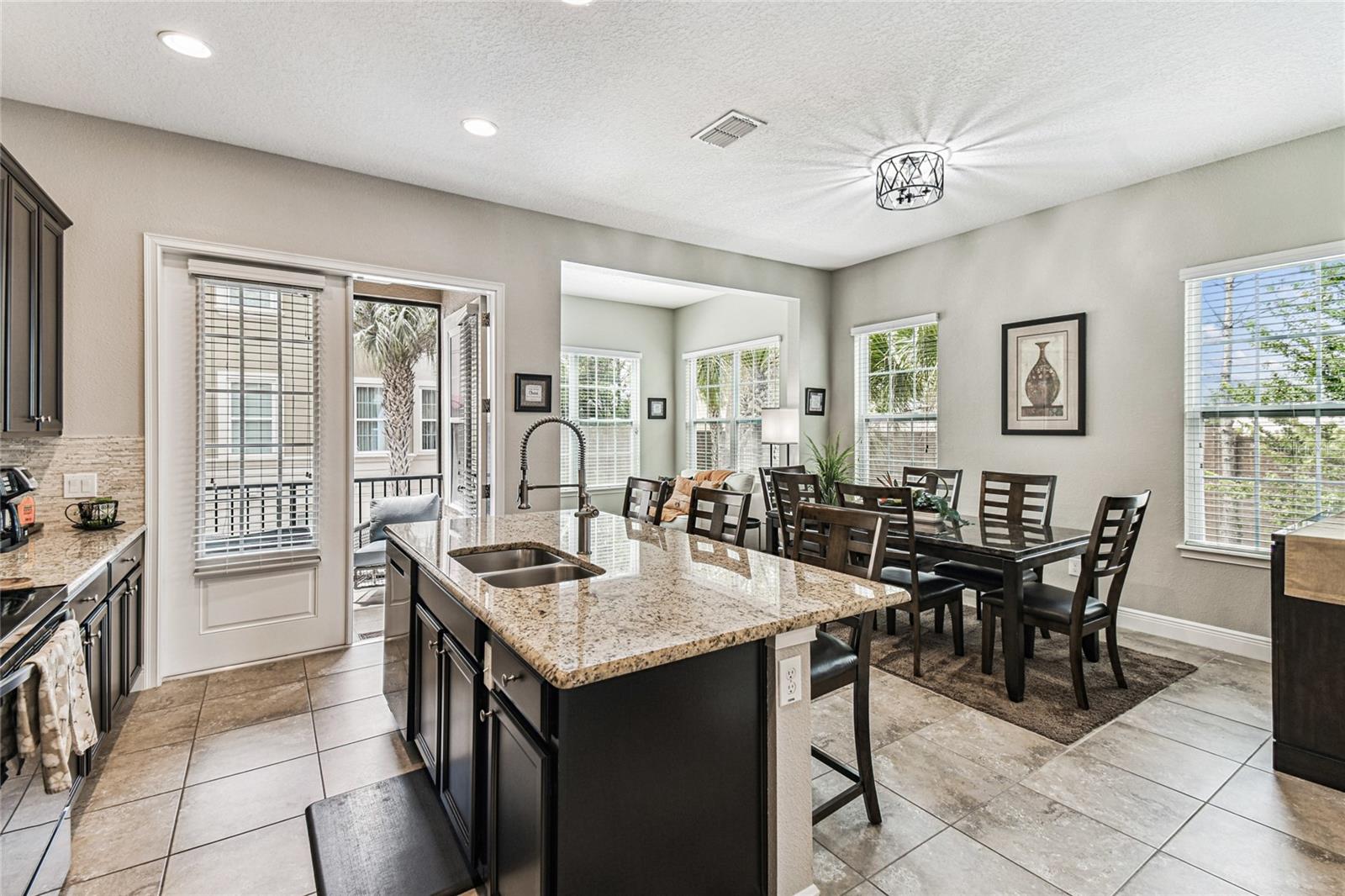 Image 8 of 62 For 928 Lobelia Dr