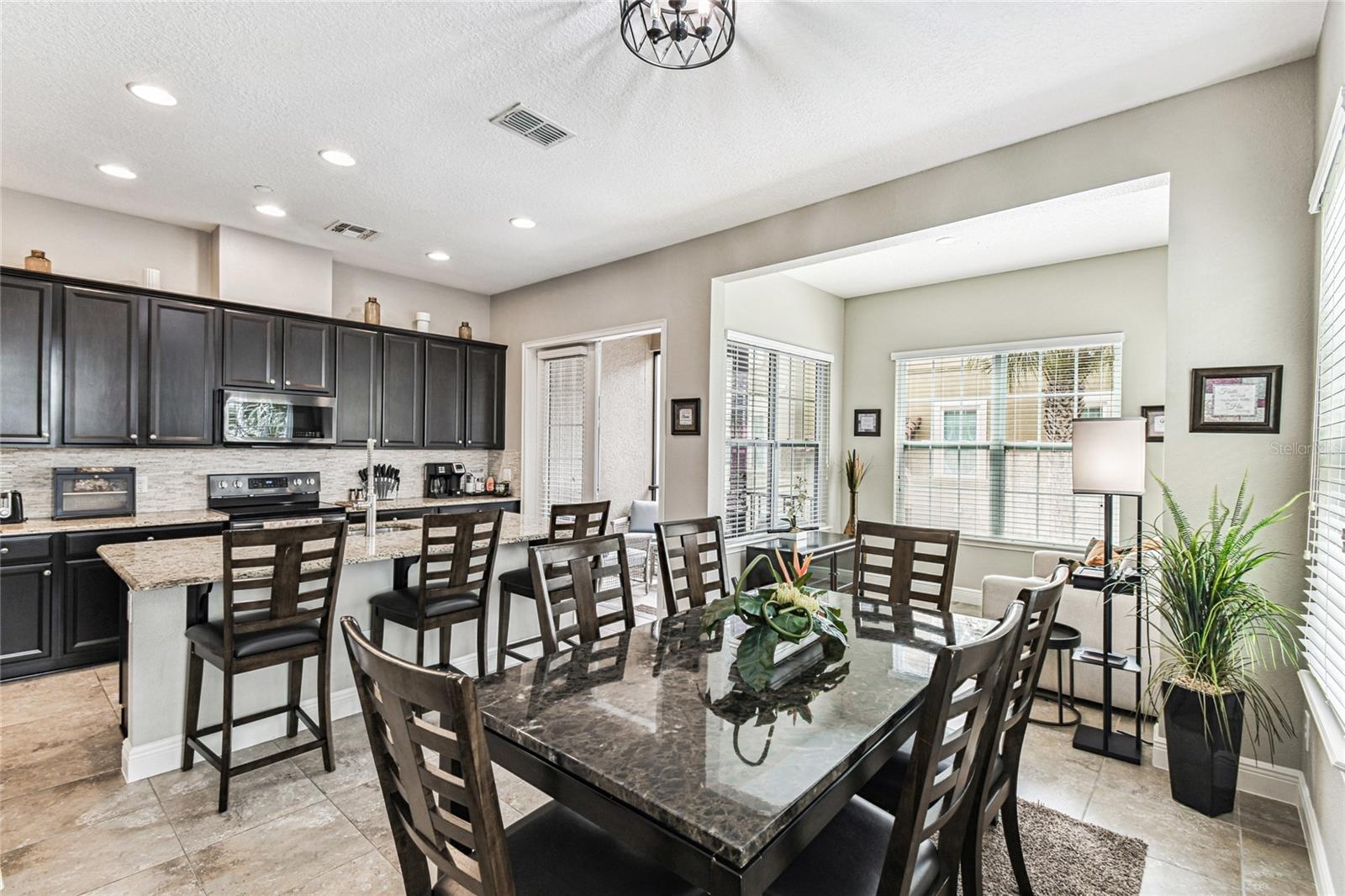 Image 9 of 62 For 928 Lobelia Dr