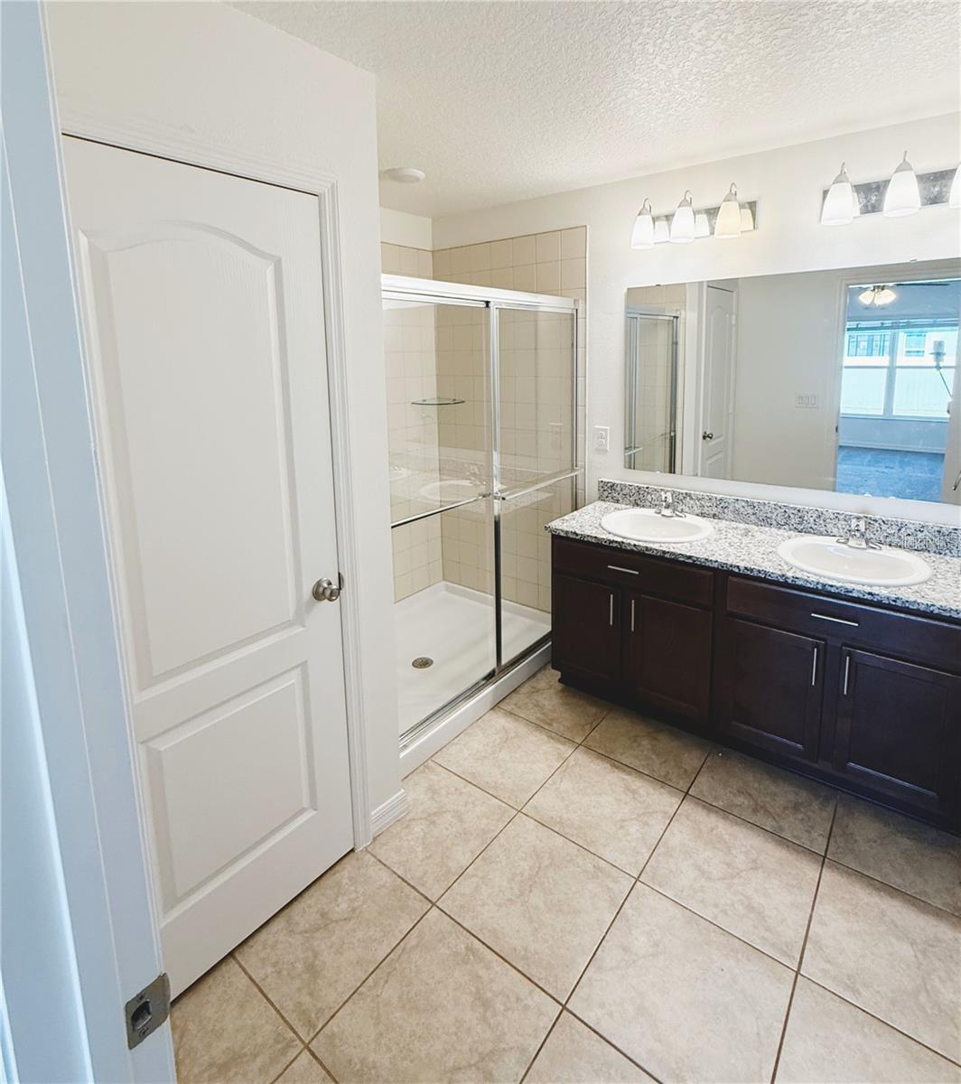 Image 12 of 18 For 1556 Venice Lane