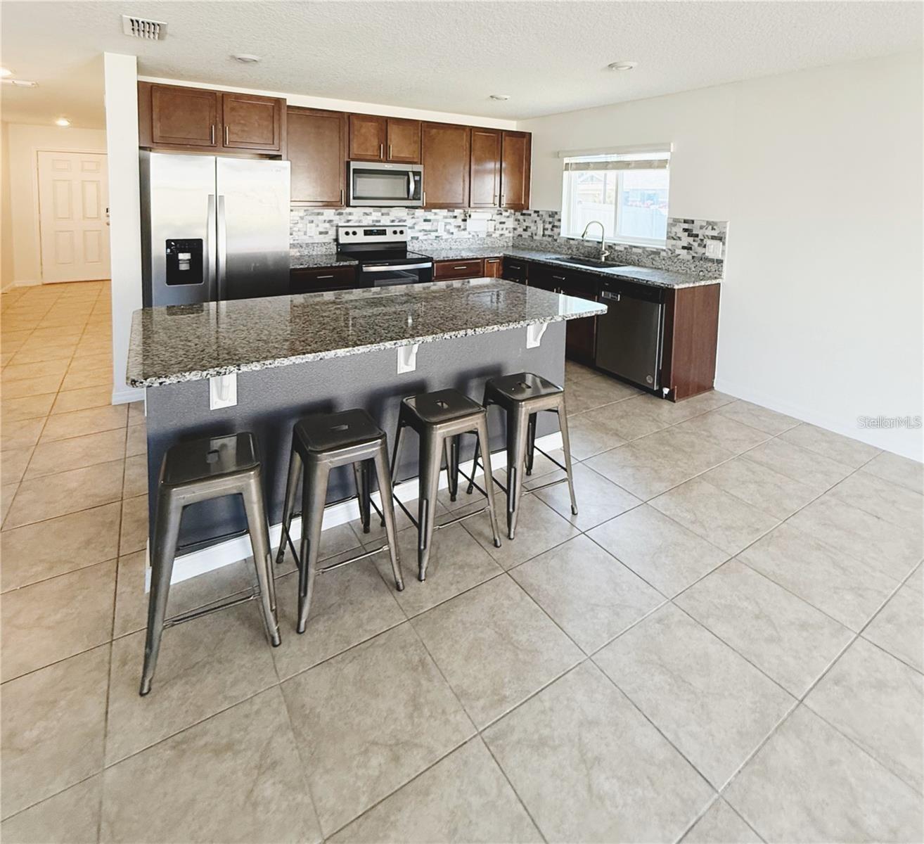 Image 6 of 18 For 1556 Venice Lane