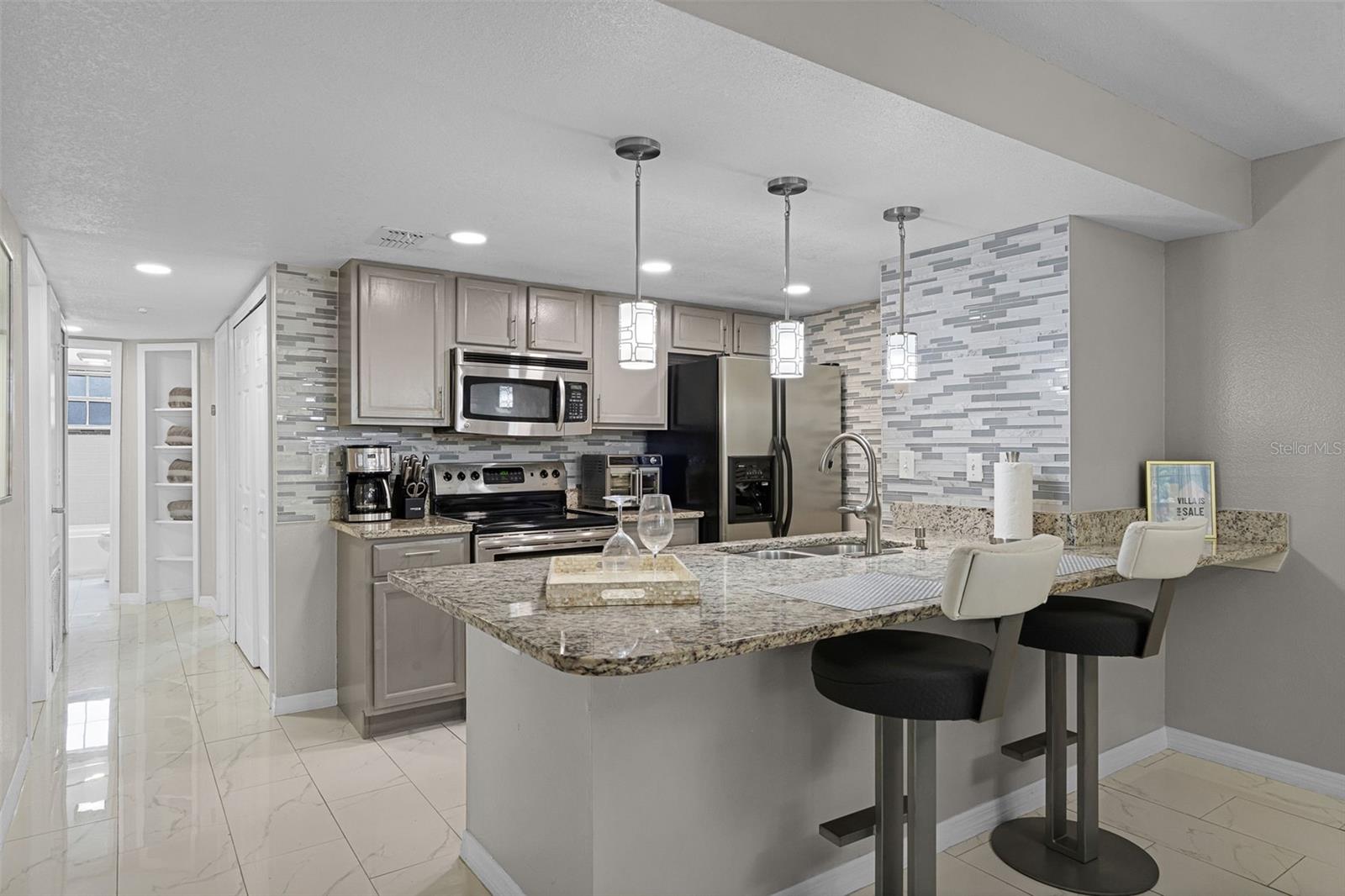 Image 11 of 44 For 5004 Laguna Bay Circle 47