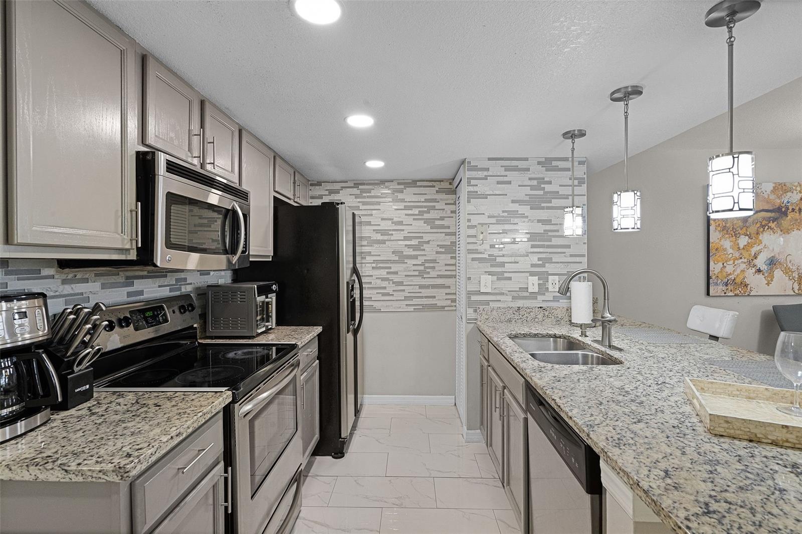 Image 7 of 44 For 5004 Laguna Bay Circle 47