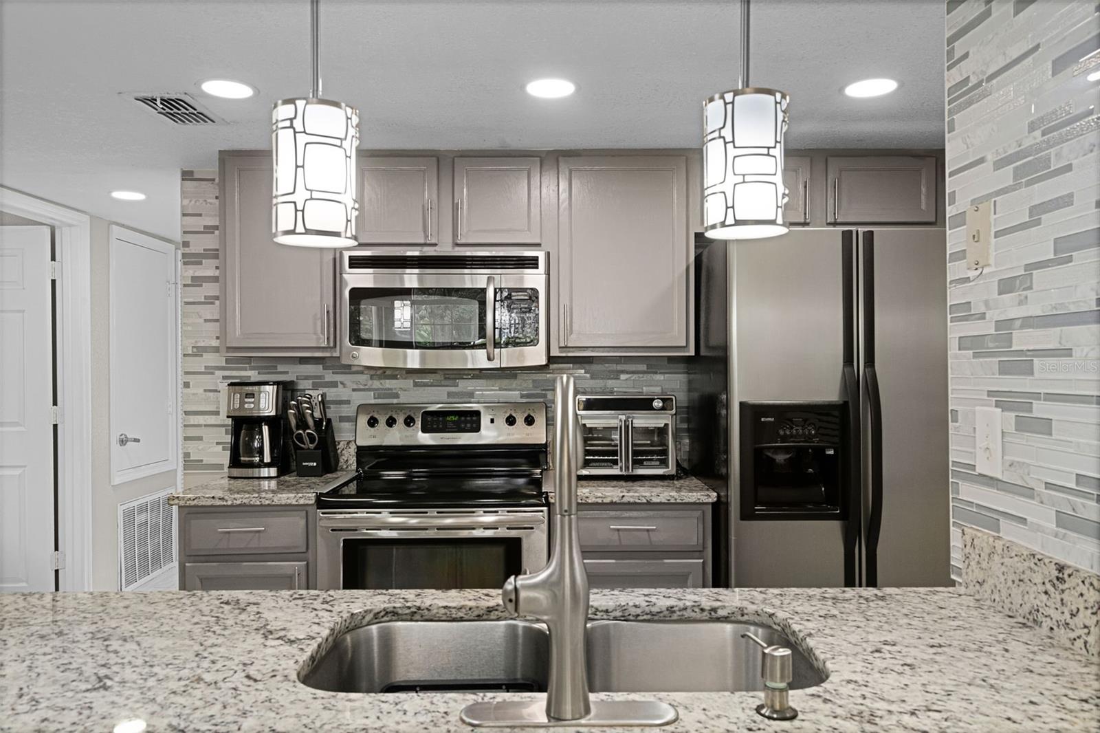 Image 9 of 44 For 5004 Laguna Bay Circle 47