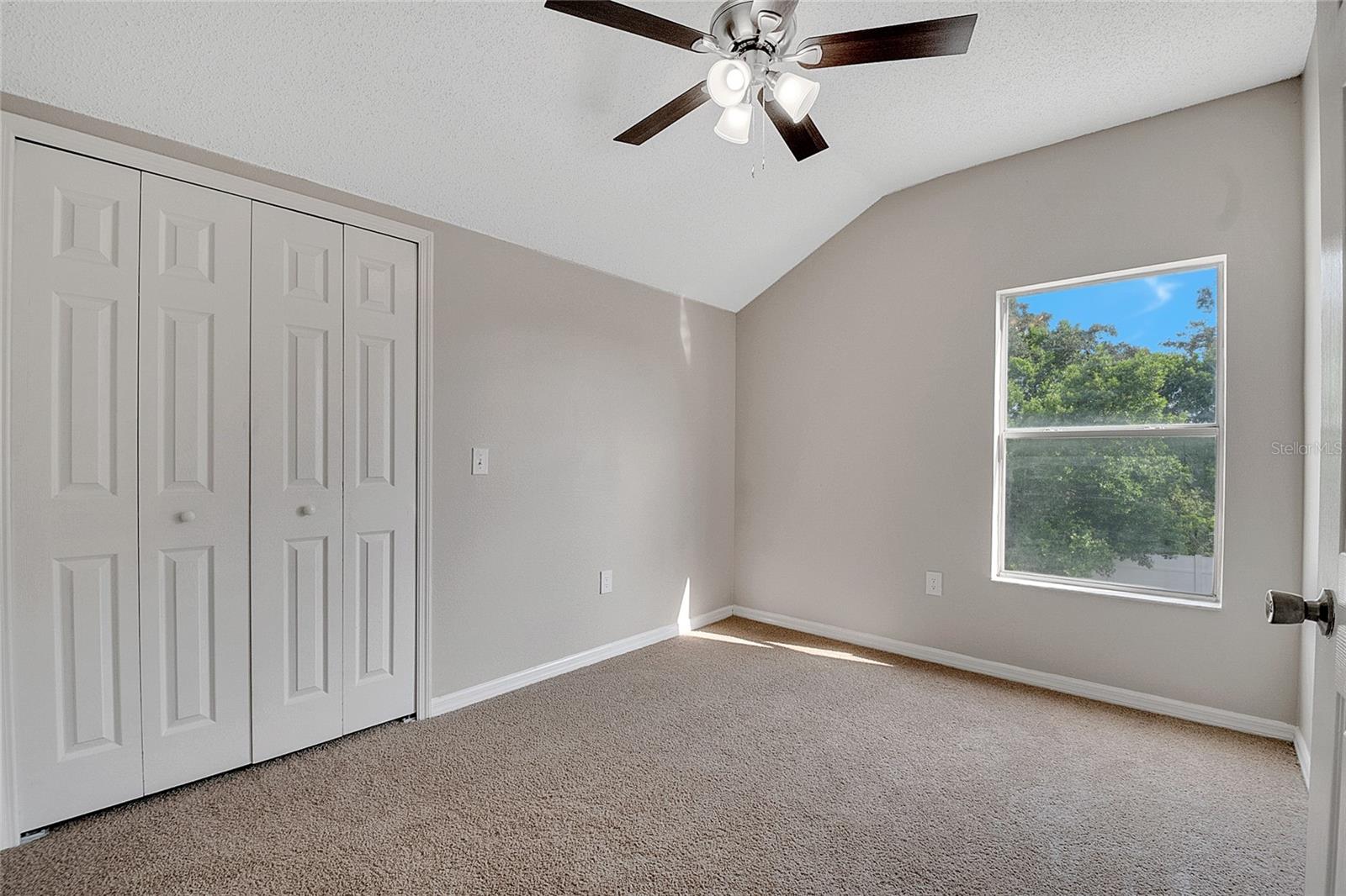 Image 31 of 54 For 424 Royal Ridge Drive